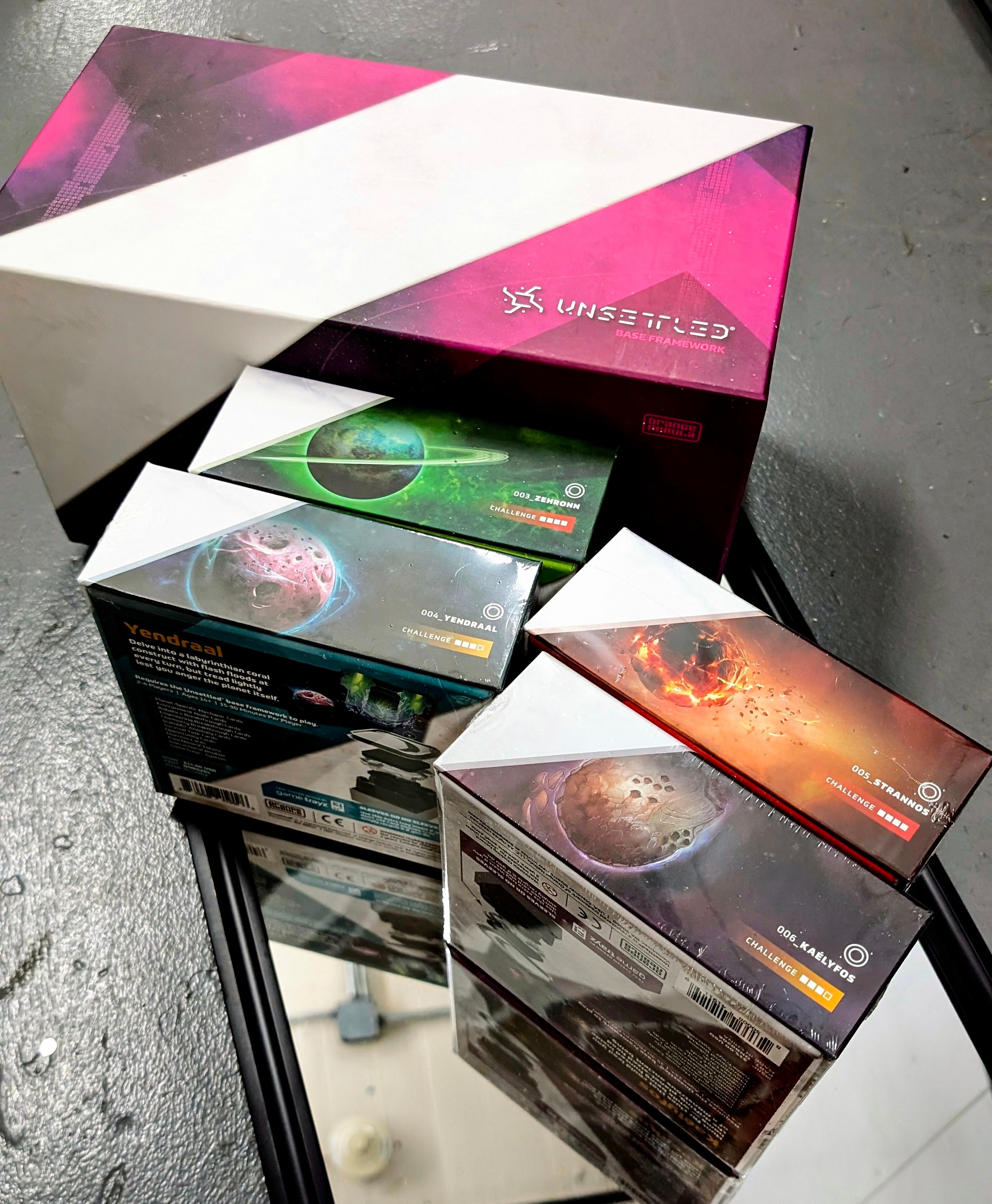 "Unsettled" cooperative wacky sci-fi board game - photo 2
