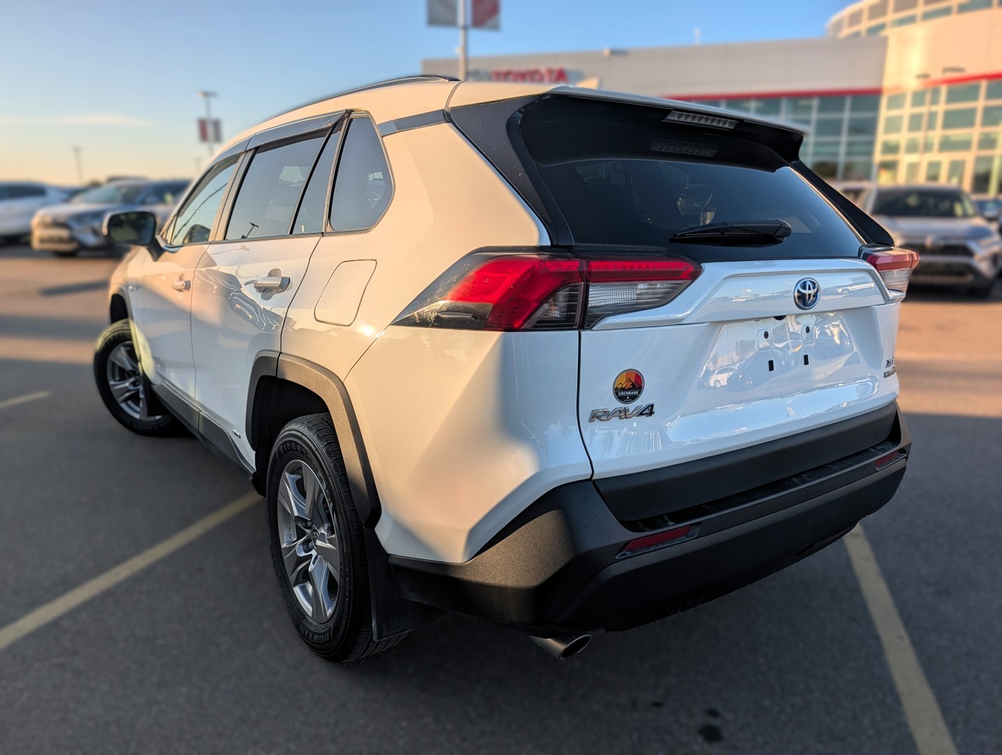 2023 Toyota RAV4 Hybrid - photo 4