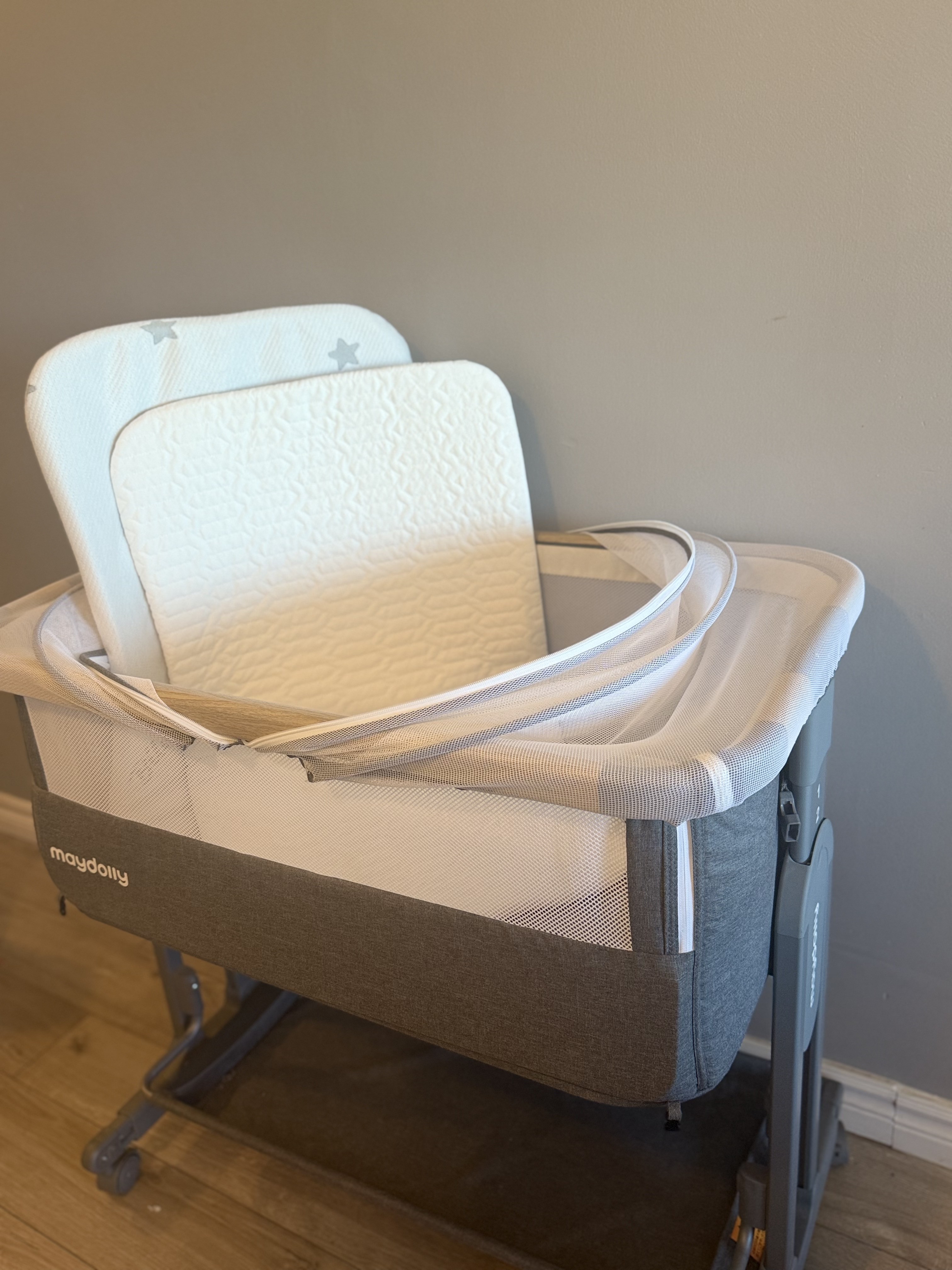 Maydolly 3-in-1 Baby Bassinet Bedside Sleeper