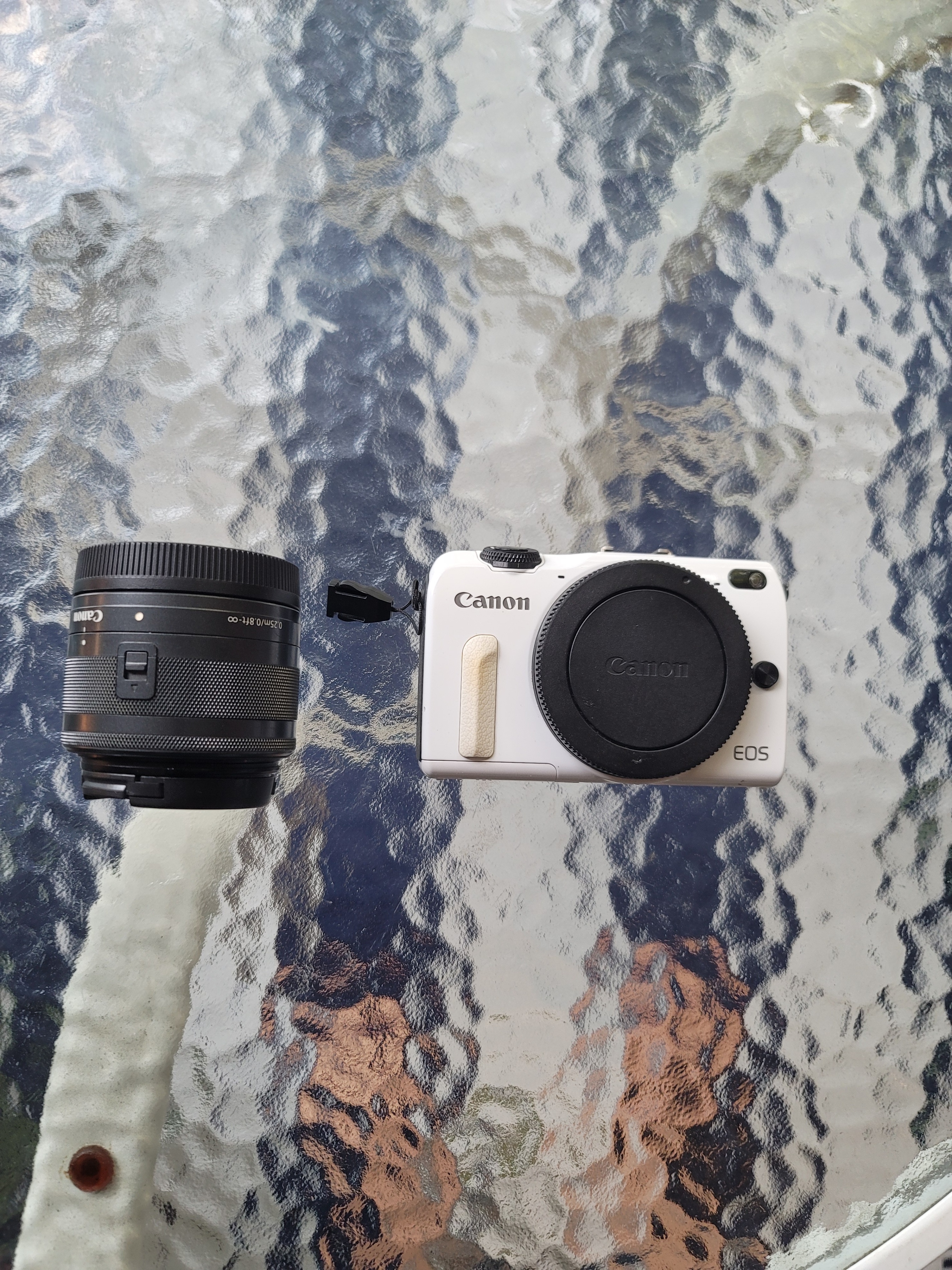White Canon EOS M2 Mirrorless Camera + EF-M 15-45mm IS STM Lens - photo 4