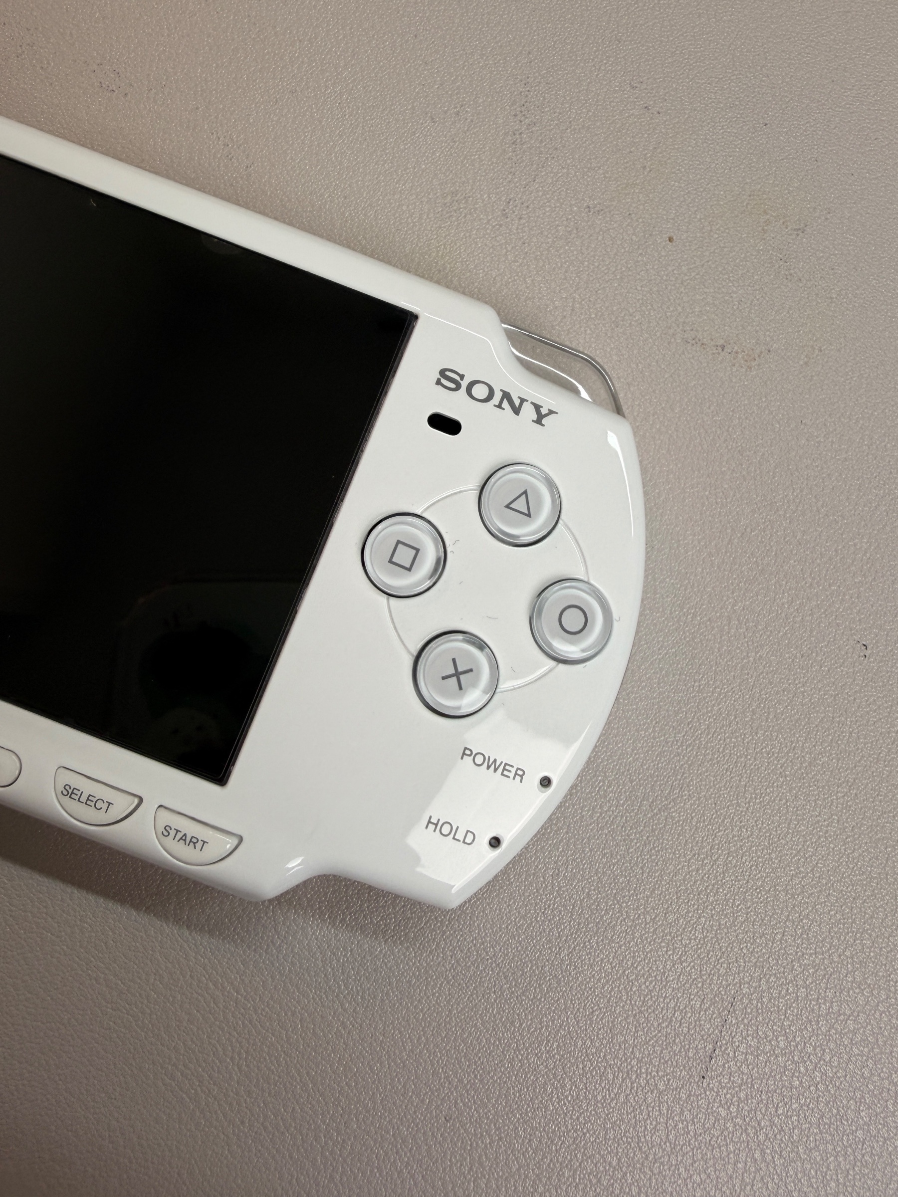 Sony PSP 2000 Handheld Game Console — White, Like New - photo 3
