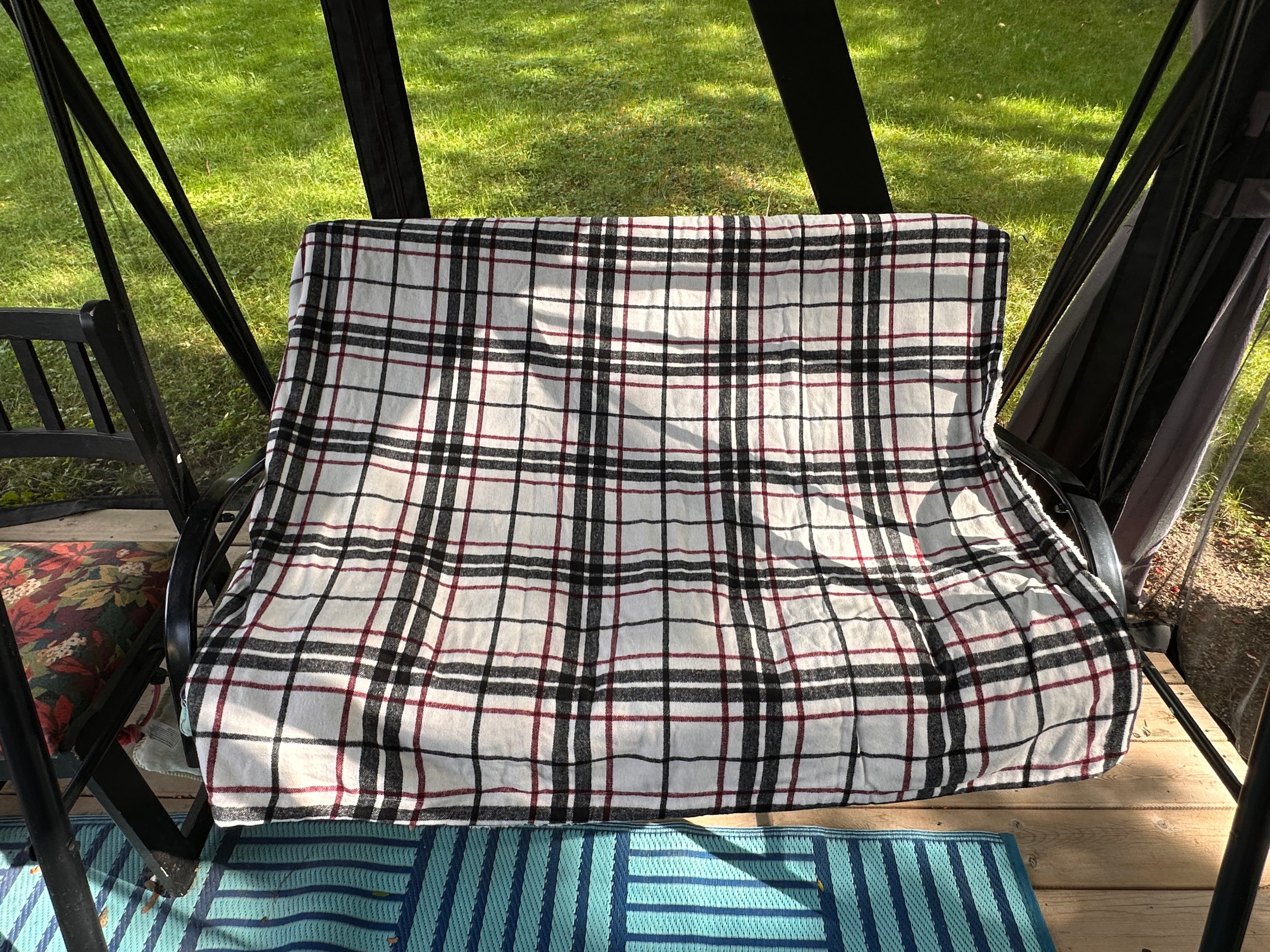 Fleece Throw Blanket • Brand New • Holiday Pattern