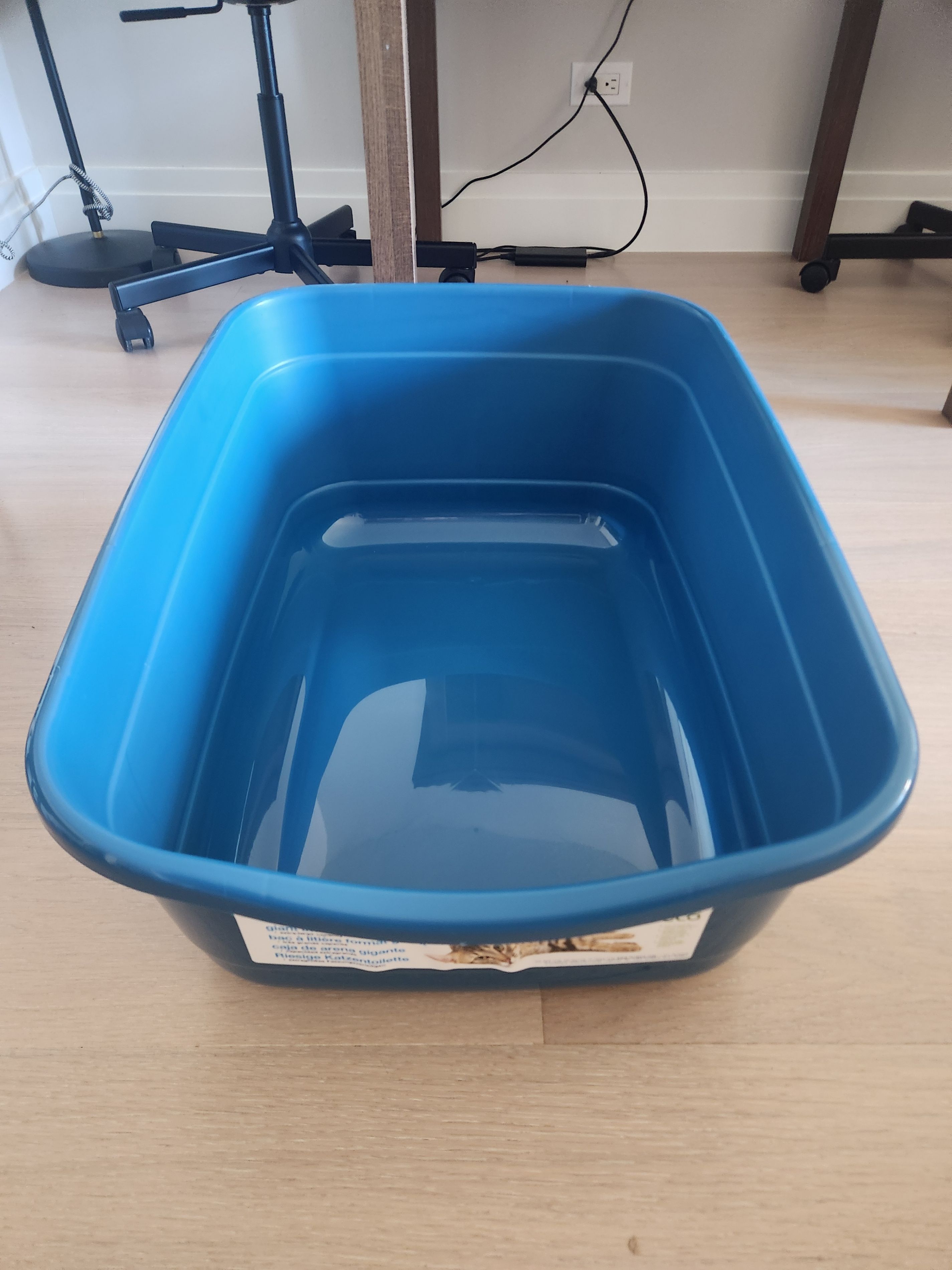 Giant litter box