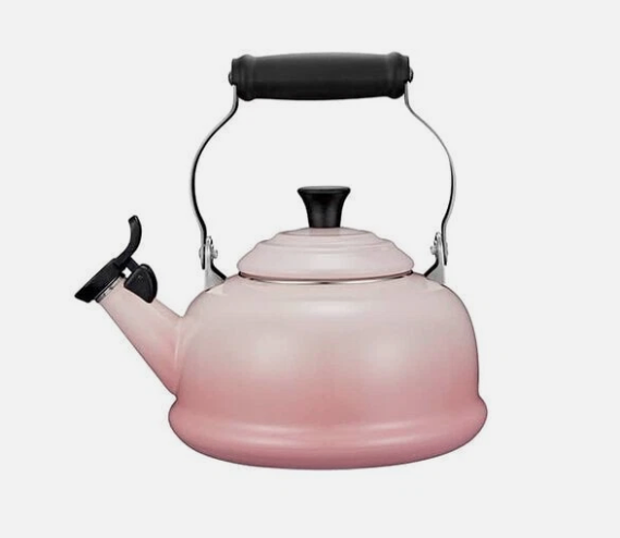 Le Creuset Classic Whistling Kettle in Shell Pink *BNIB*