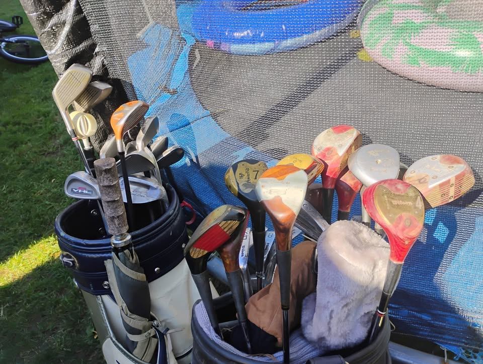 2 Golf Bags and Golf Clubs Right Handed - photo 5