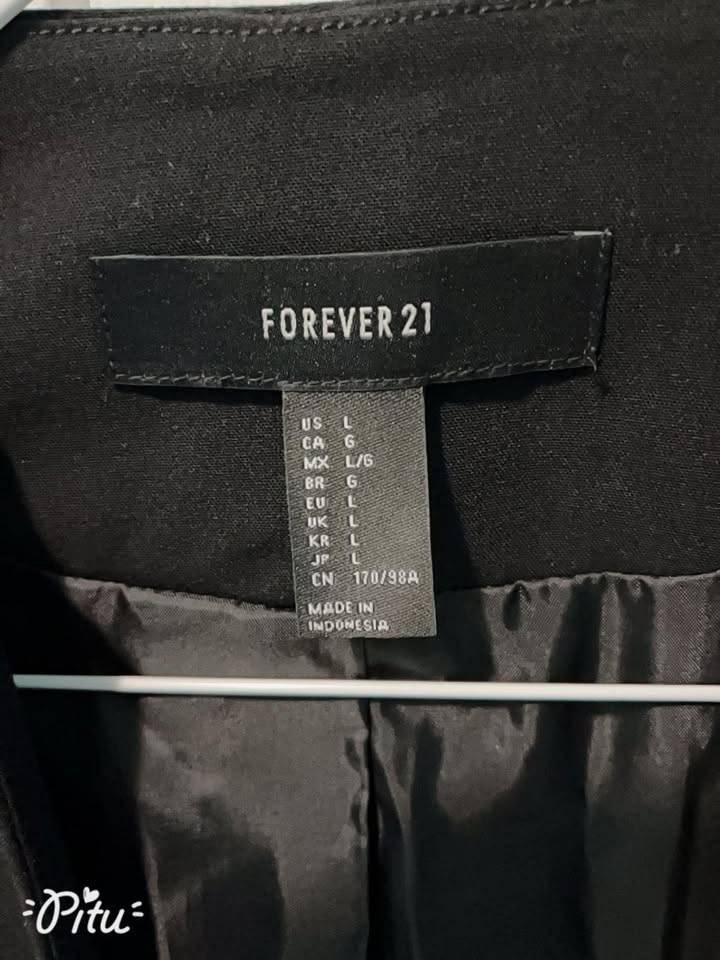 Classic black open-front blazer with 3/4 sleeves - photo 3