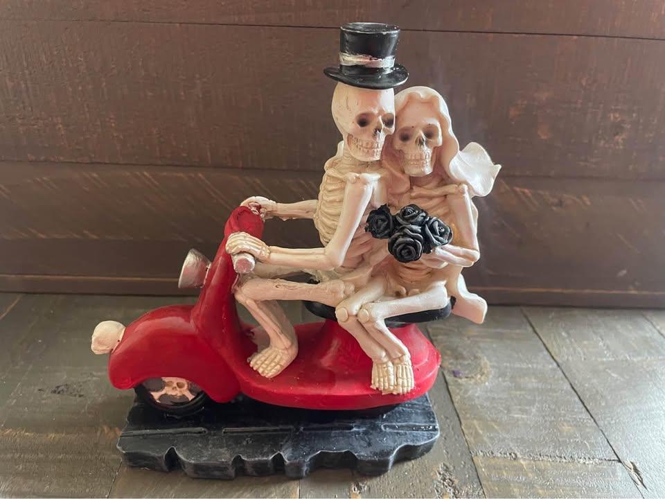 NEW - resin Skeleton couple riding a moped