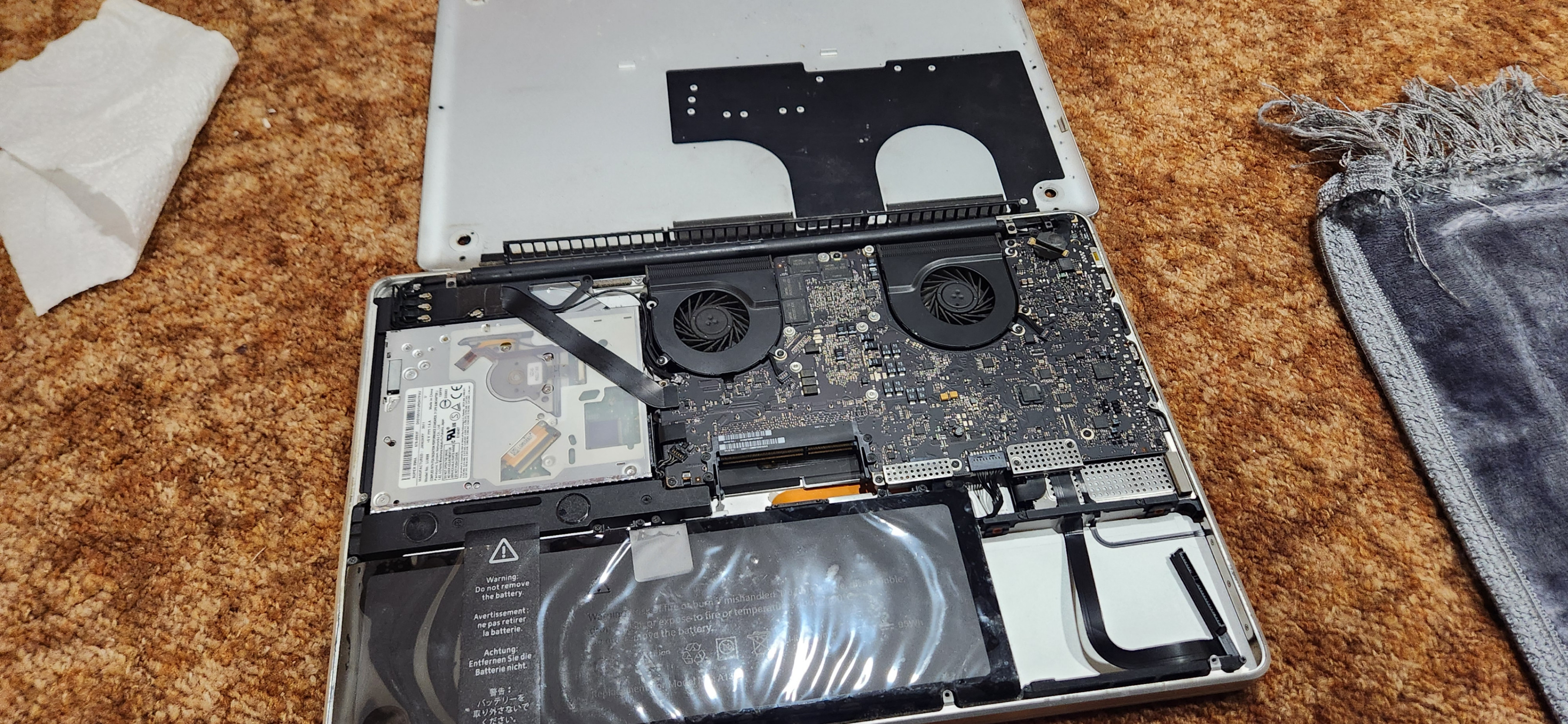Apple MacBook Pro 17-inch 2011 - photo 3