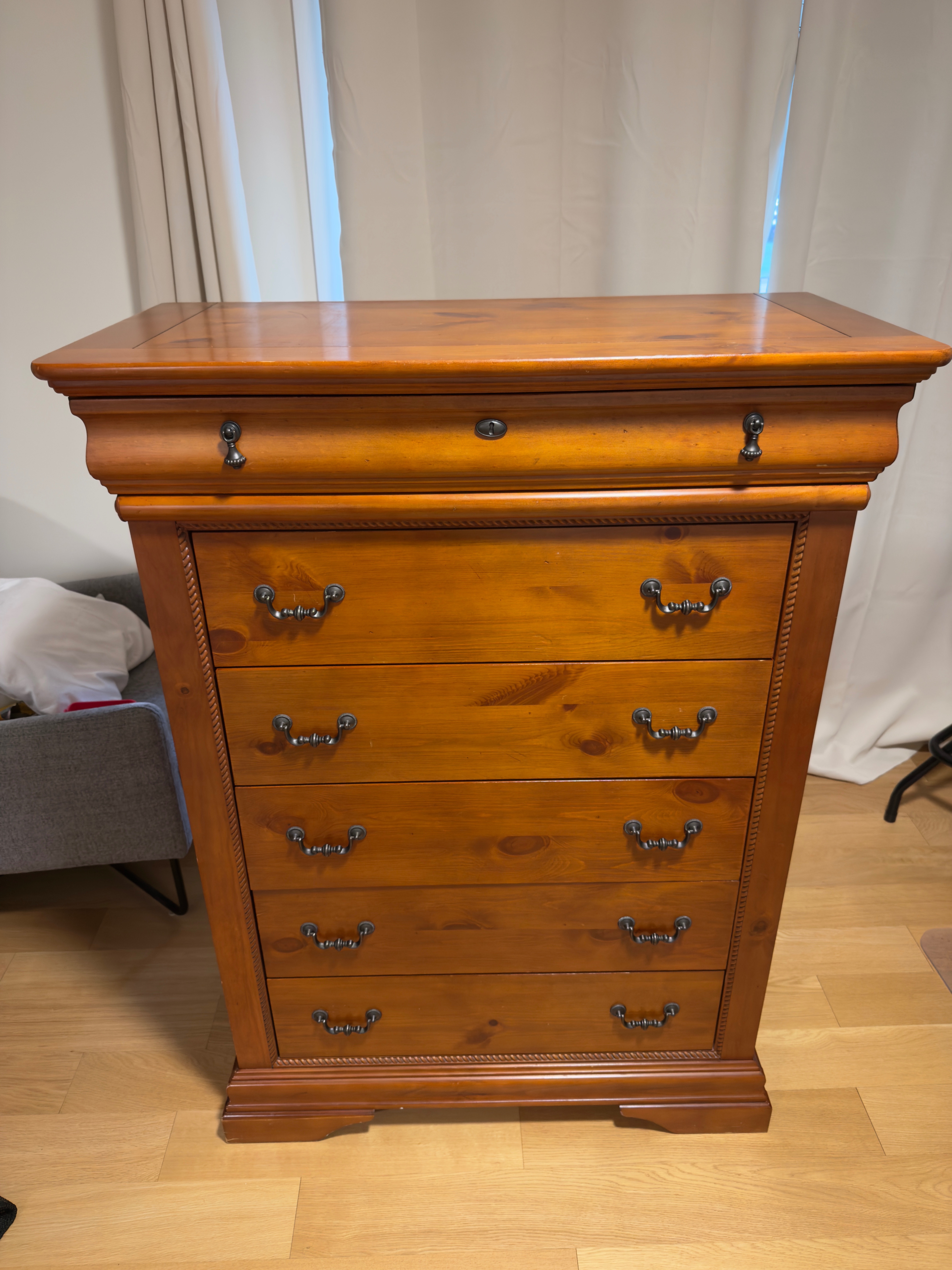 Dresser - photo 2