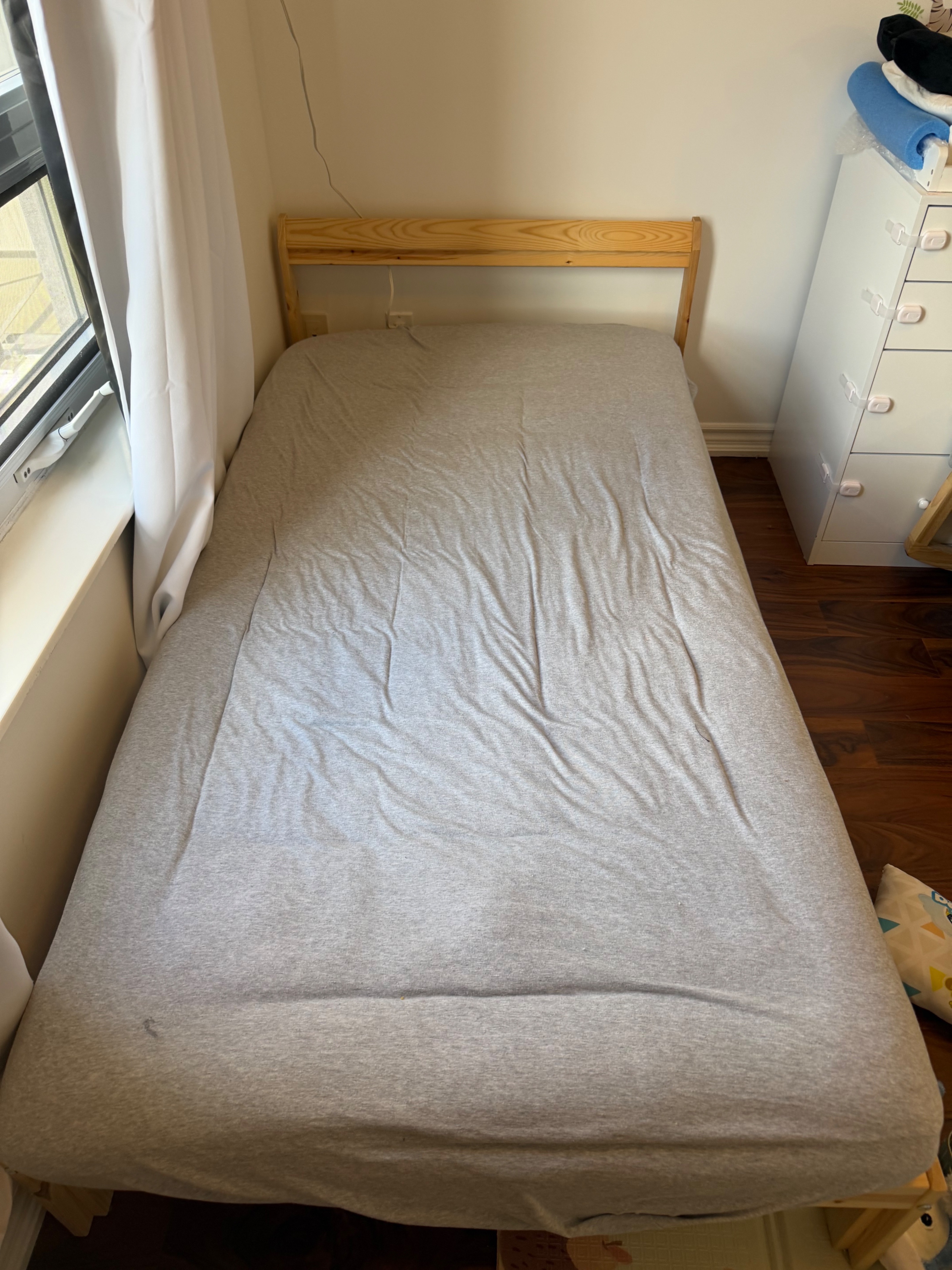 twin bed + mattress - photo 2