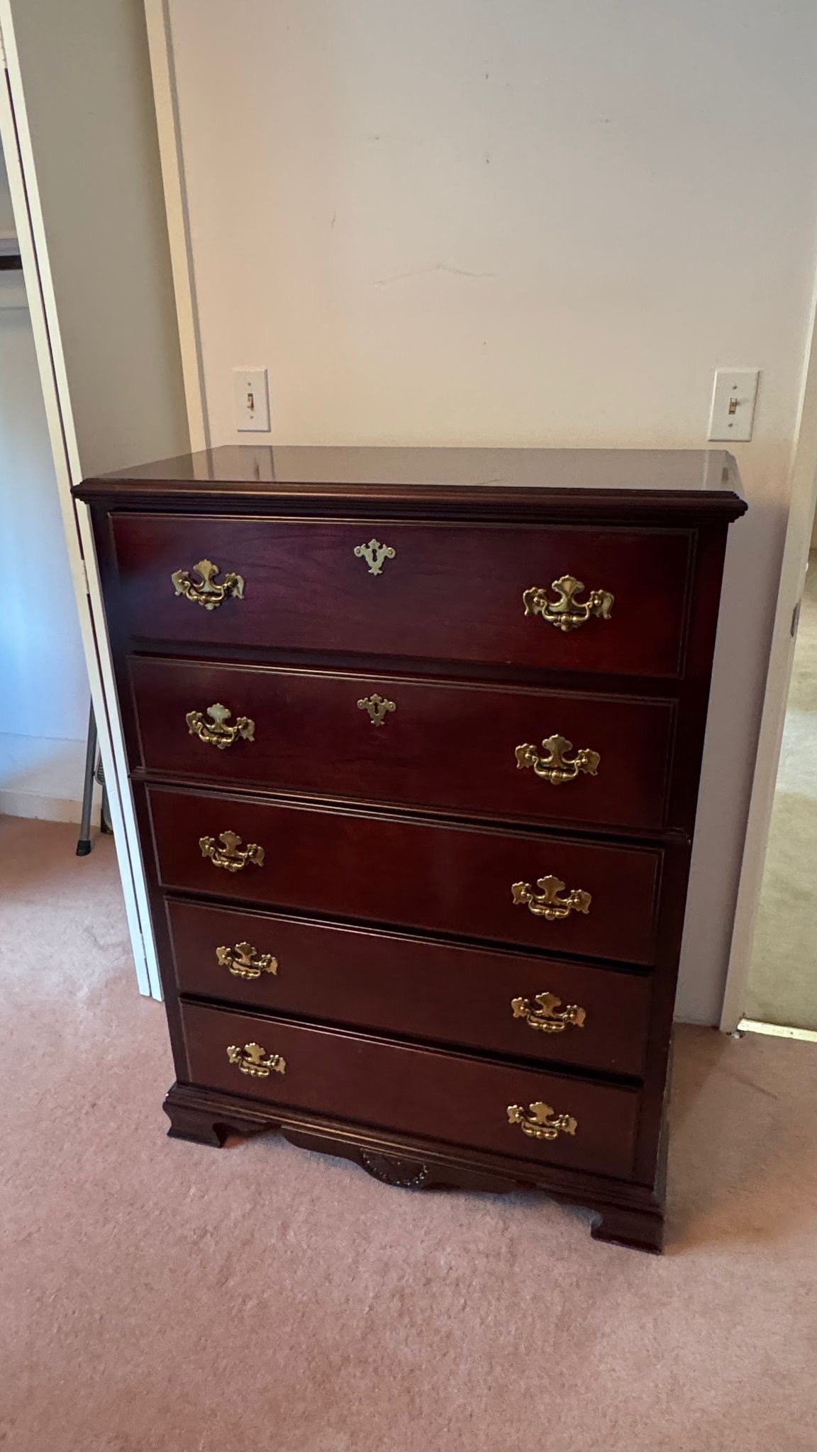Beautiful Wood Dresser with Drawers – C$375