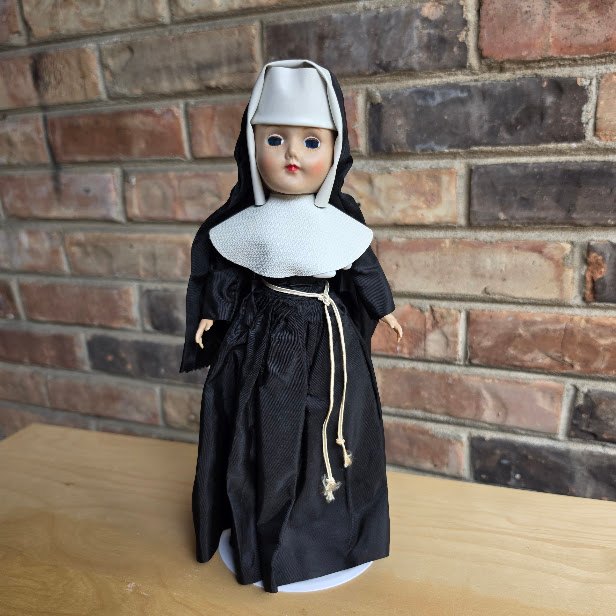 Vintage 1940s Nun 12'' Catholic Nun Doll - photo 2