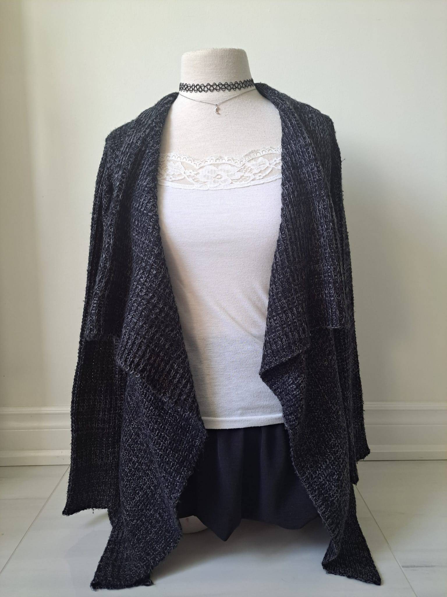 ♟️ Y2K-Inspired Black Textured Knit Draped Cardigan