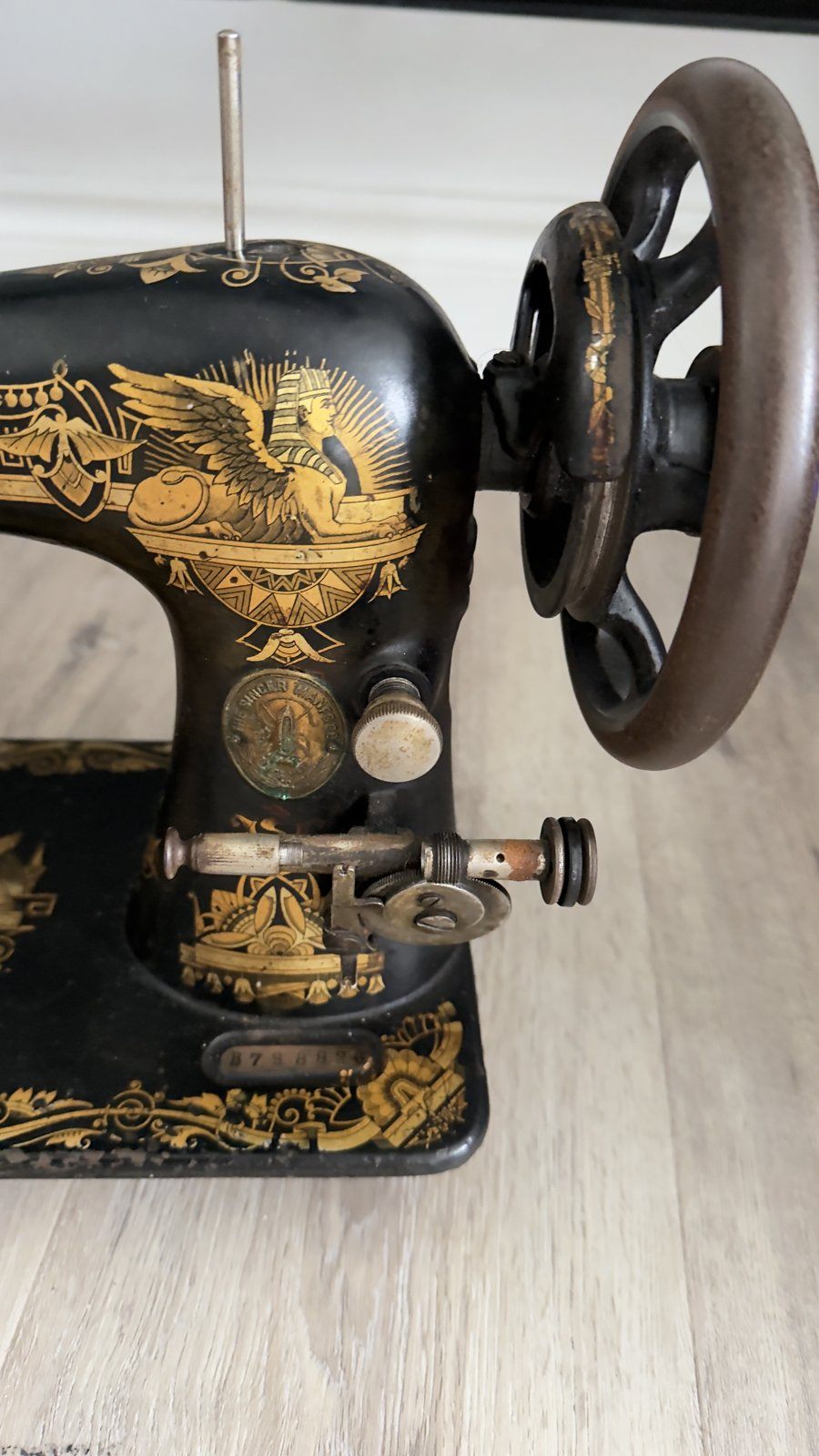 Antique Singer Sewing Machine – Sphinx Decals, Serial B788826 - photo 3