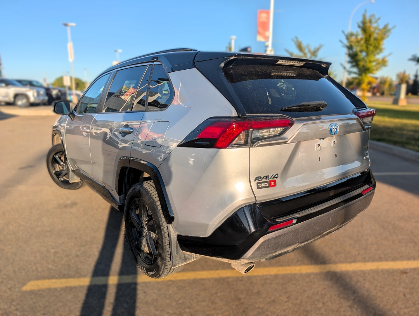 2021 Toyota RAV4 Hybrid - photo 3