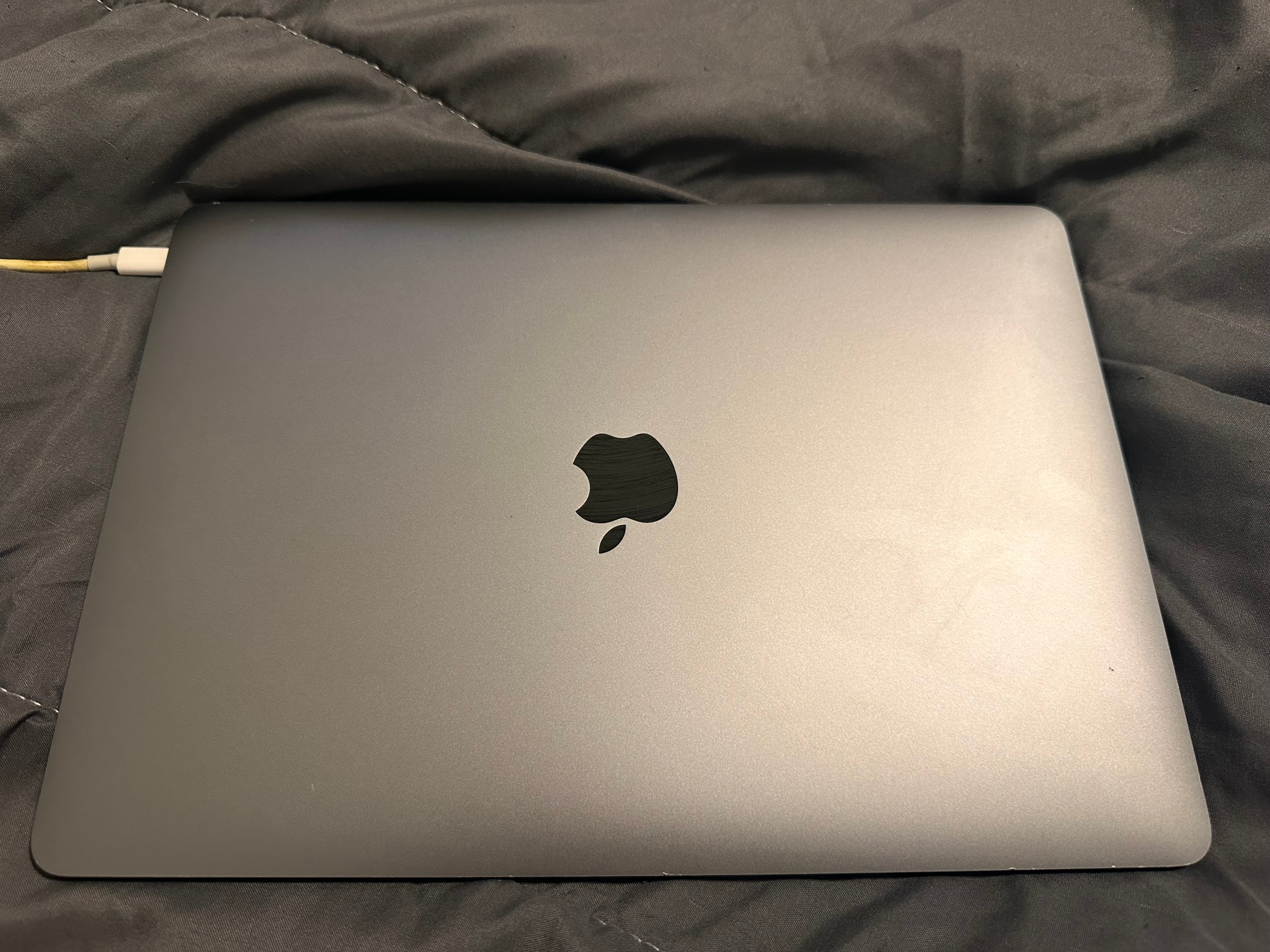 MacBook Air M1 (2020) – 13", 8GB RAM, 256GB SSD – Space Gray