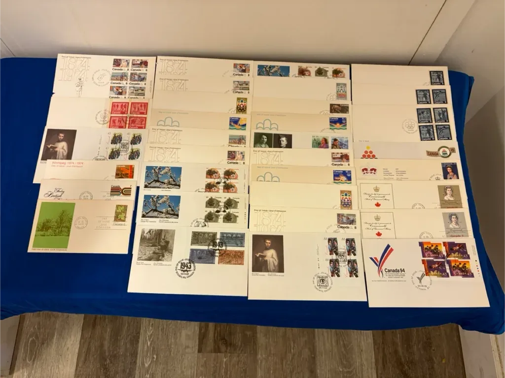 Vintage Canada Stamp Collection - photo 2