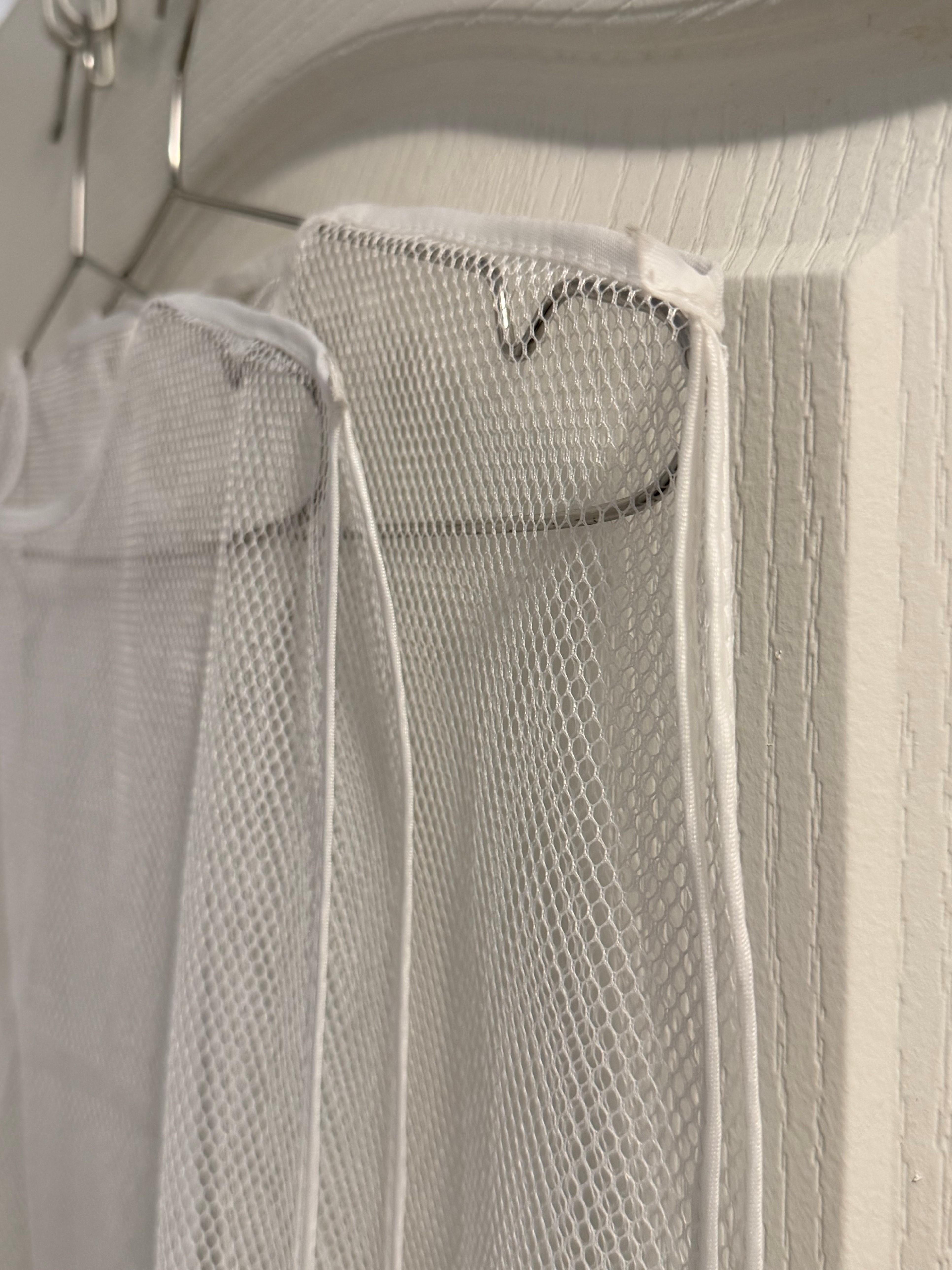 Set of 2 Hanging Mesh Drying Bags – White - photo 2