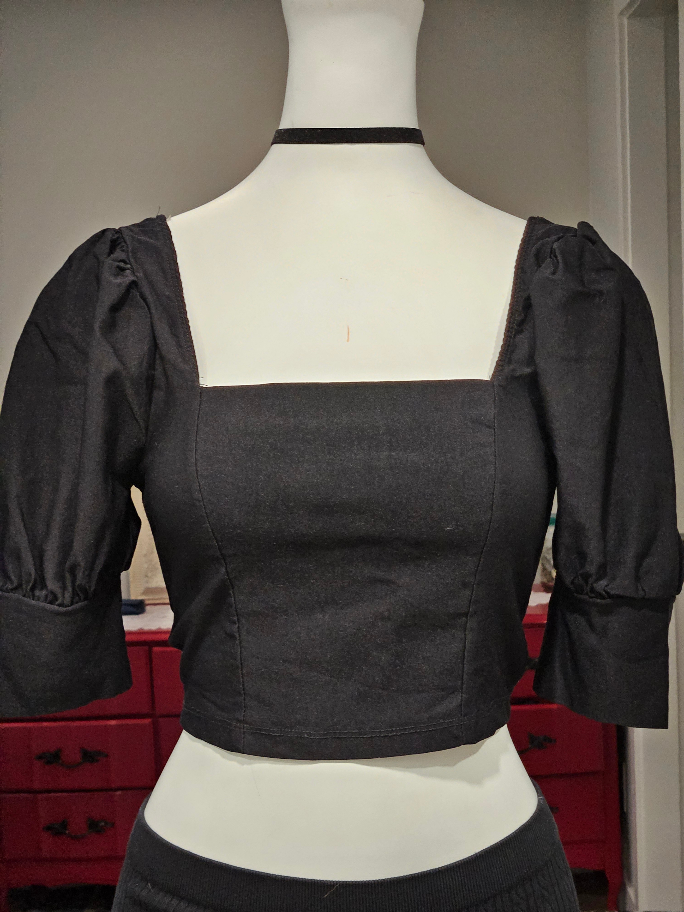 black puff sleeved crop blouse