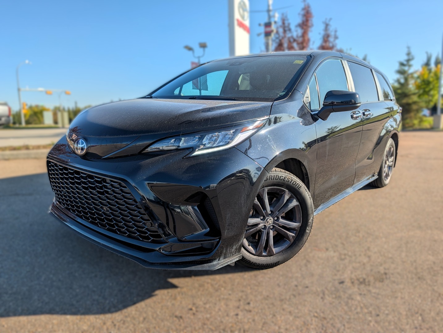 2025 Toyota Sienna - photo 2