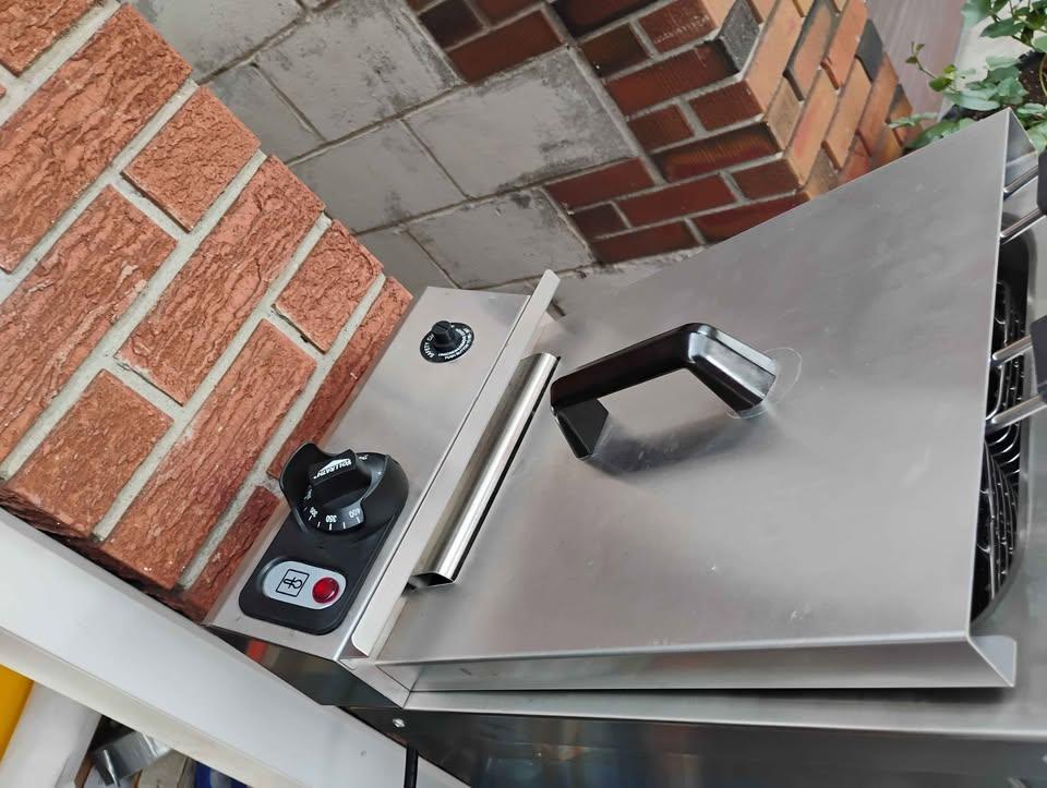 Vollrath 208- to 240-volt 15lb Cayenne Countertop Deep Fryer - photo 5
