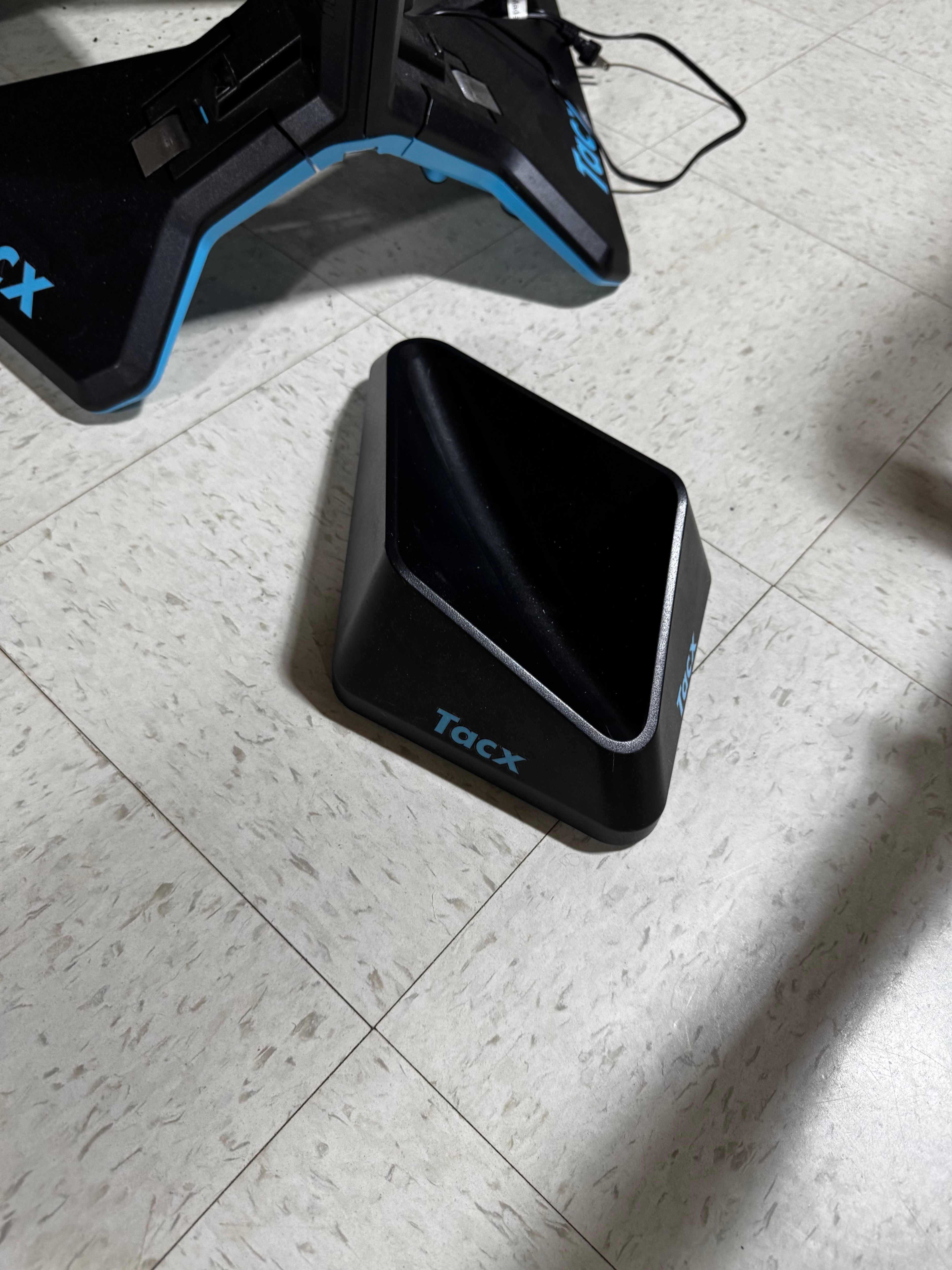 Garmin Tacx NEO 2T Smart Trainer Bundle (+ Mount & Riser Block) - photo 3