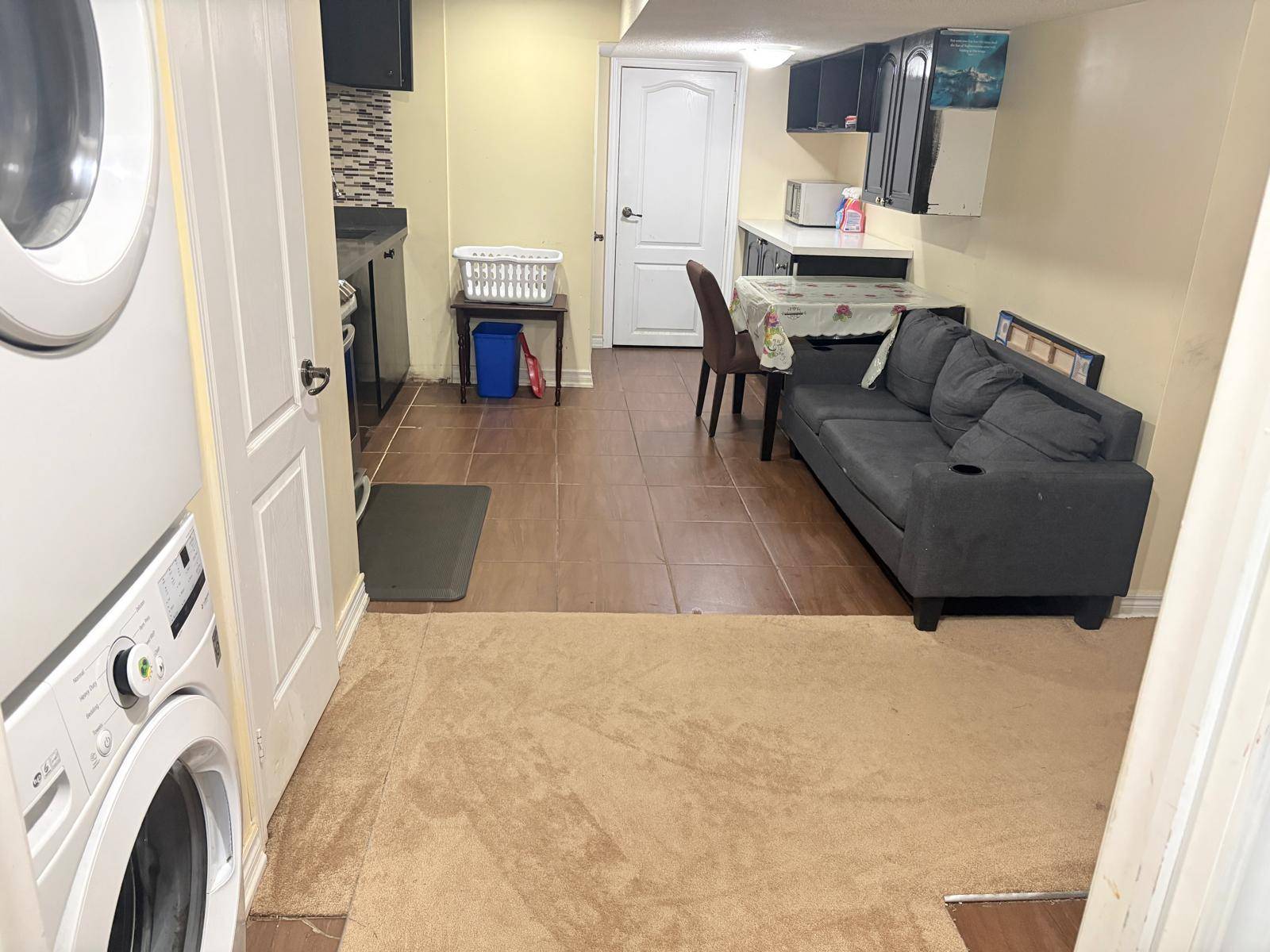 Private room for rent in Scarborough - photo 3