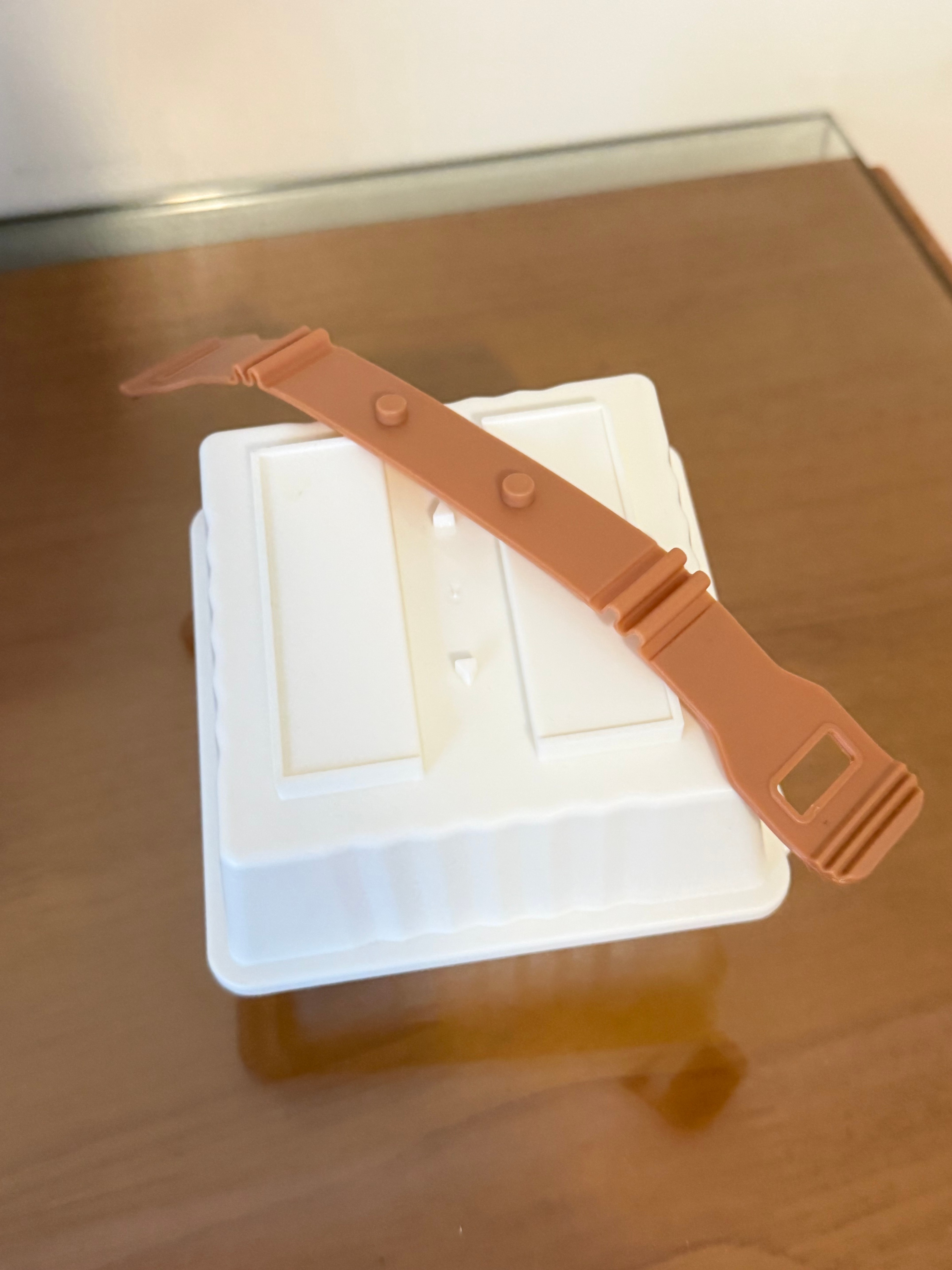 Reusable Food Box / Sandwich Box with Securing Strap - photo 3