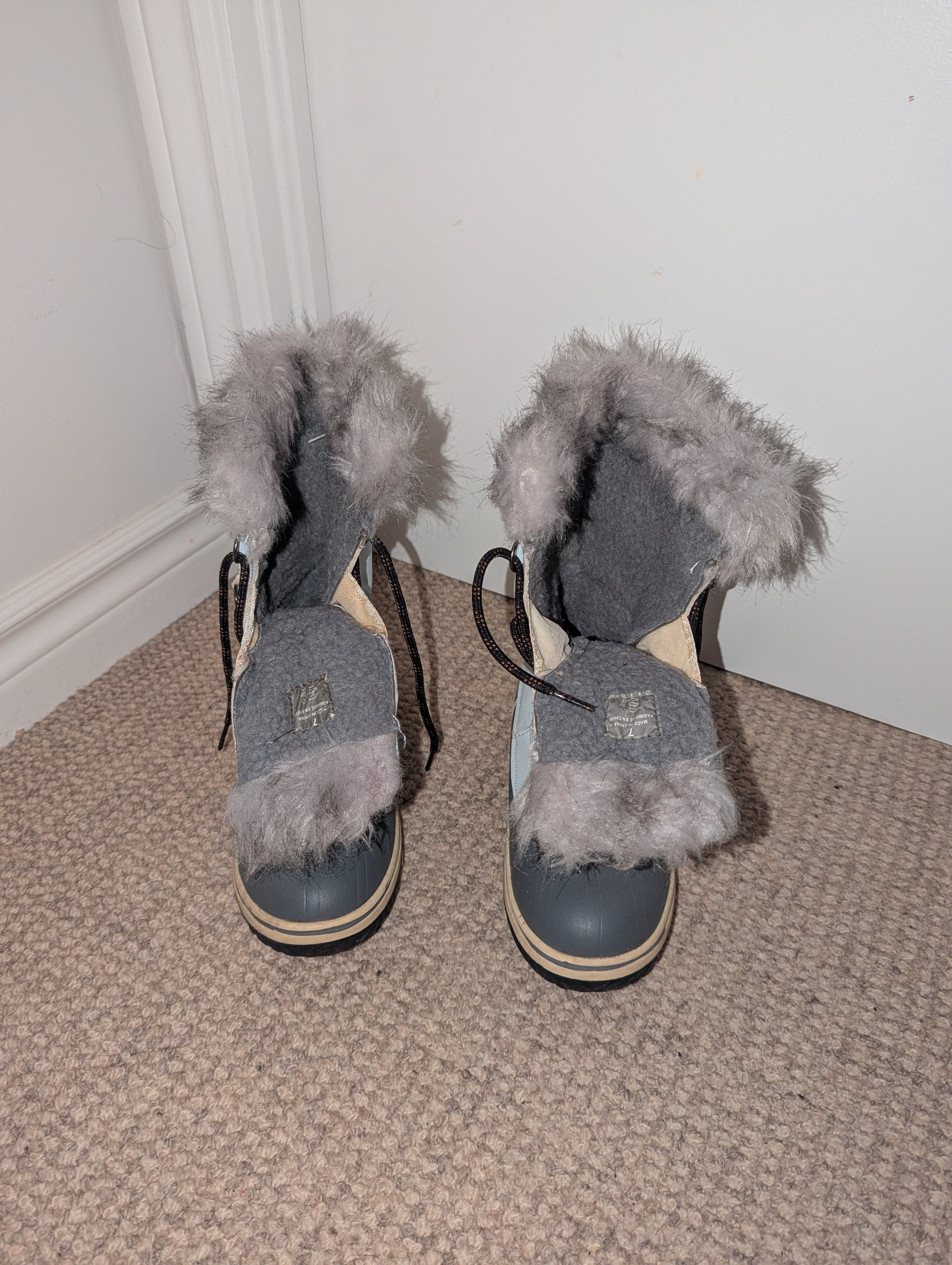 Size 7 Winter Boots - photo 2
