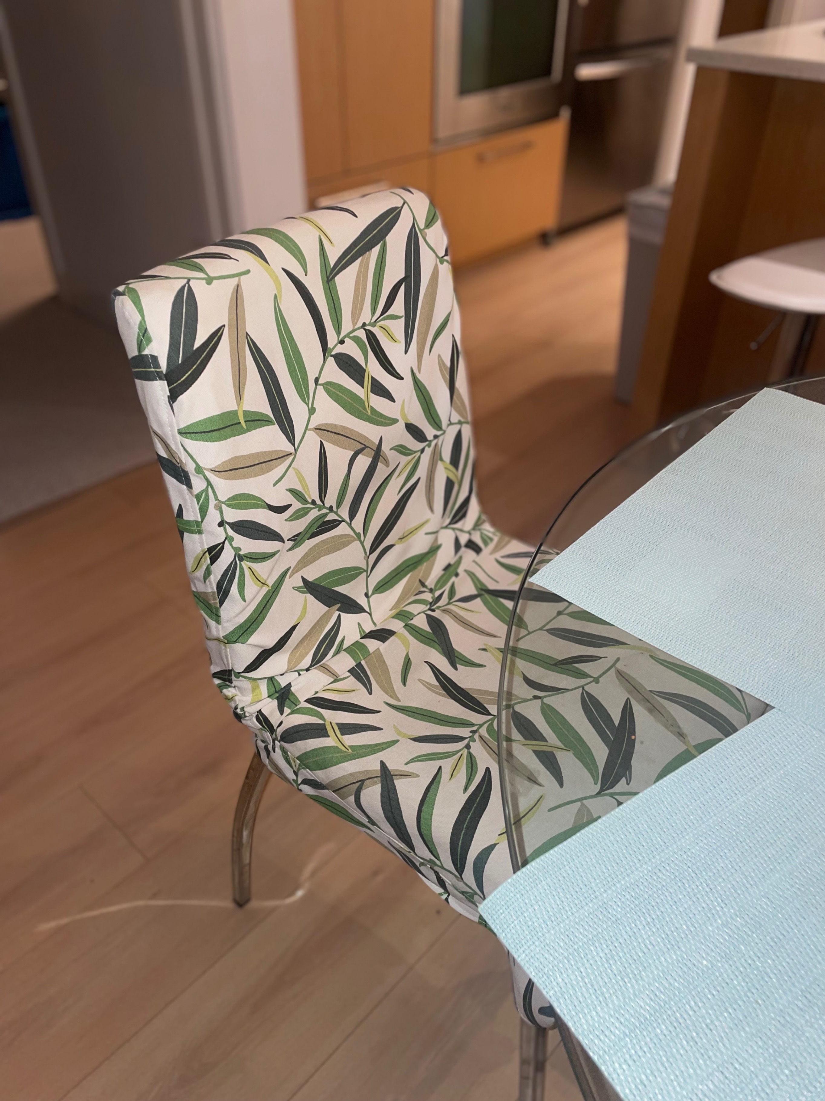 4 dining room chairs with leafy chair cover