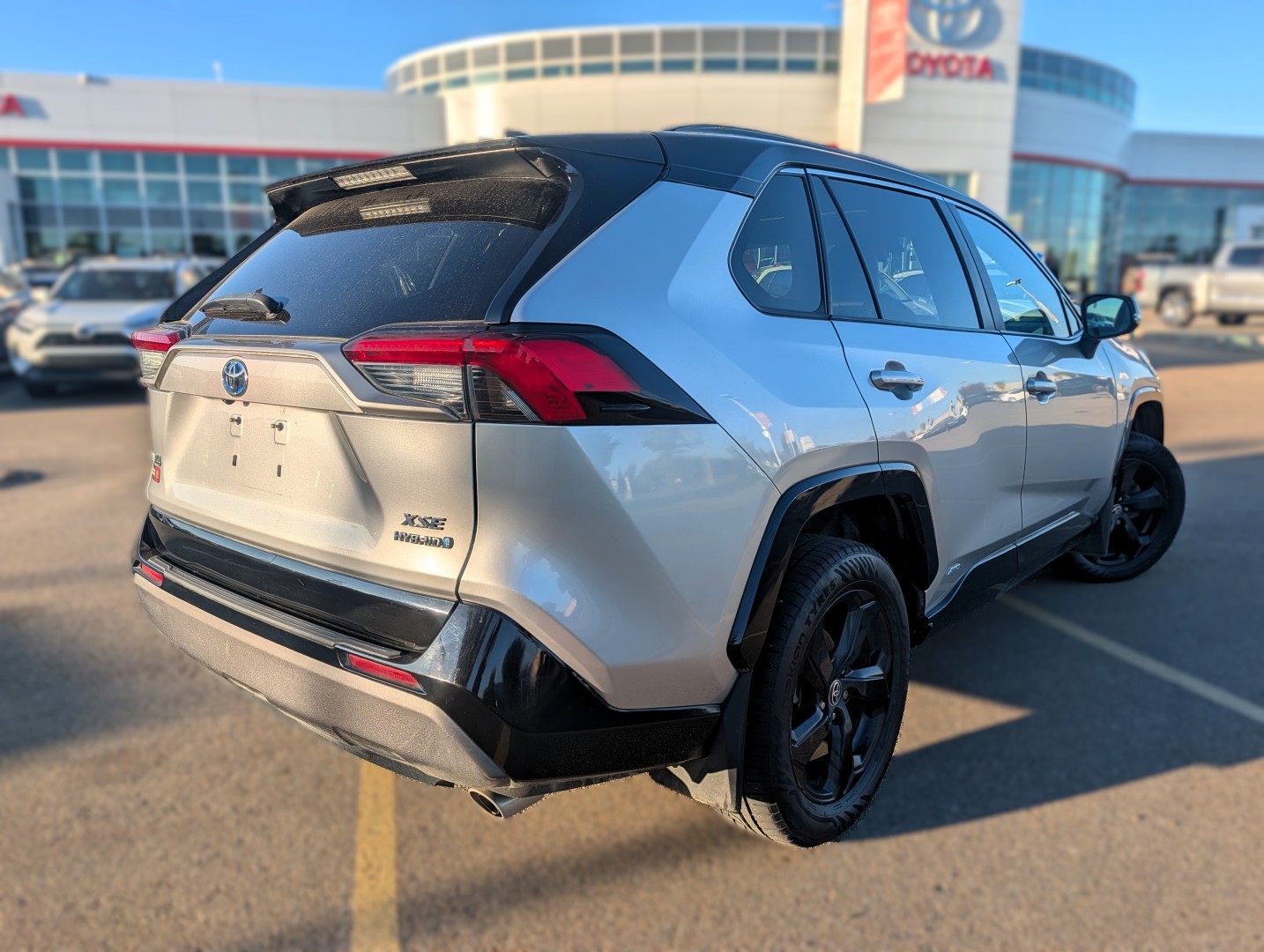 2021 Toyota RAV4 Hybrid - photo 4