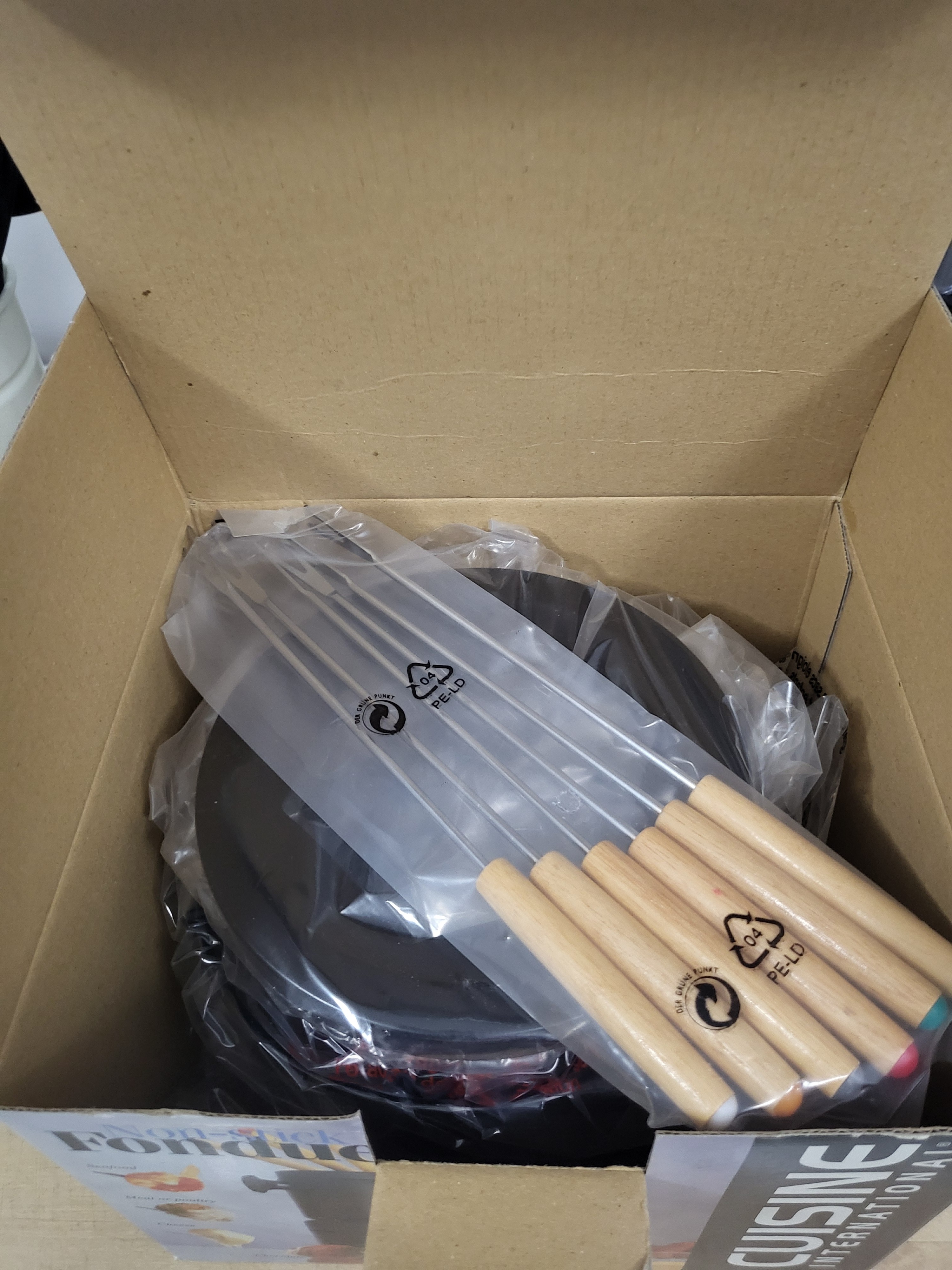 Brand New Cuisine International Non Stick Fondue Set - photo 3
