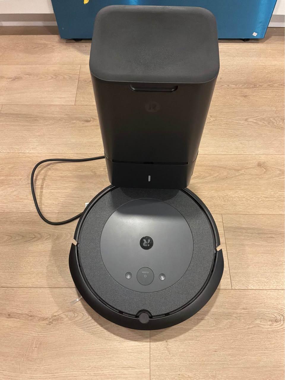 iRobot Roomba i4+ Self-Empty Vacuum + 3x Dual Mode Virtual Walls