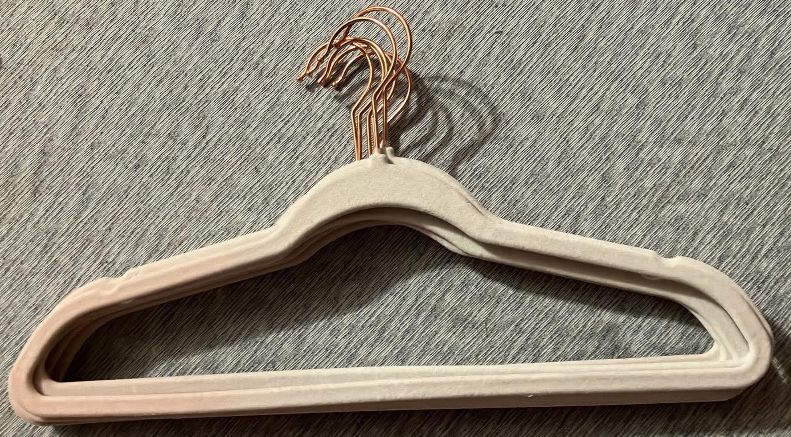 High Quality Velvet Hangers (9 Hangers)