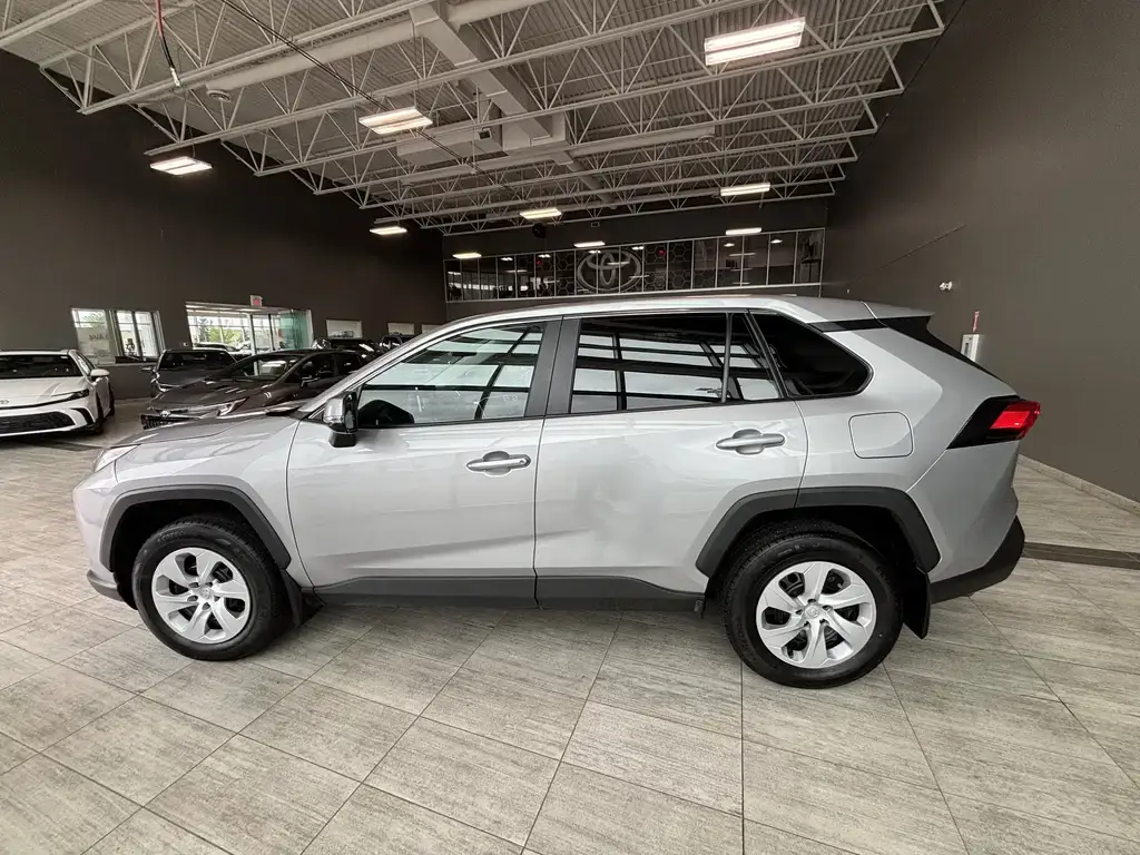 2024 Toyota RAV4 - photo 4