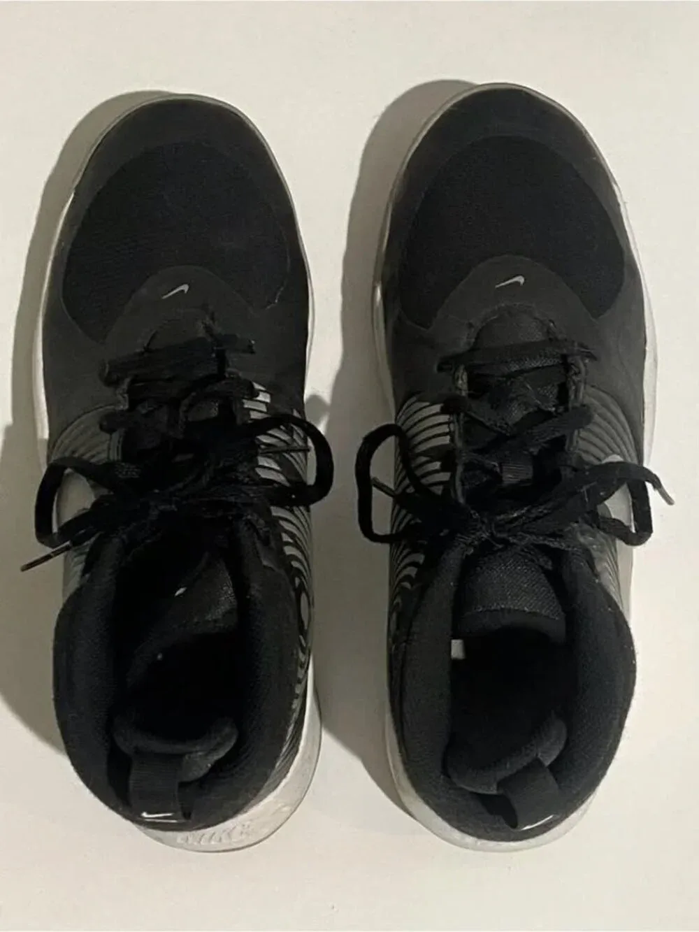 Nike Team Hustle Quick 2 GS Girls 6.5Y Black & Silver Sneakers - photo 3