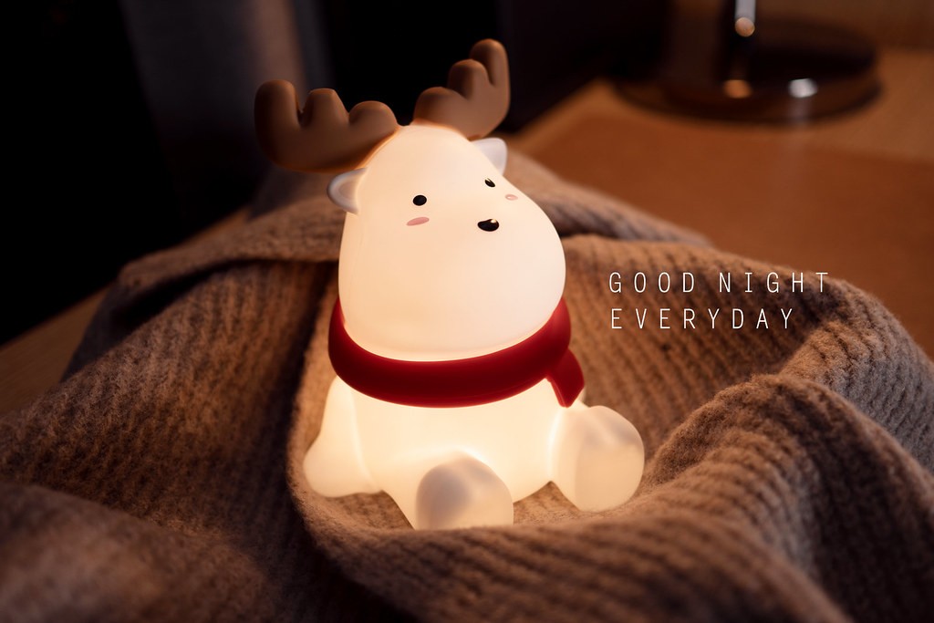 Rechargeable LED Night Light Christmas Reindeer in scarf - photo 2