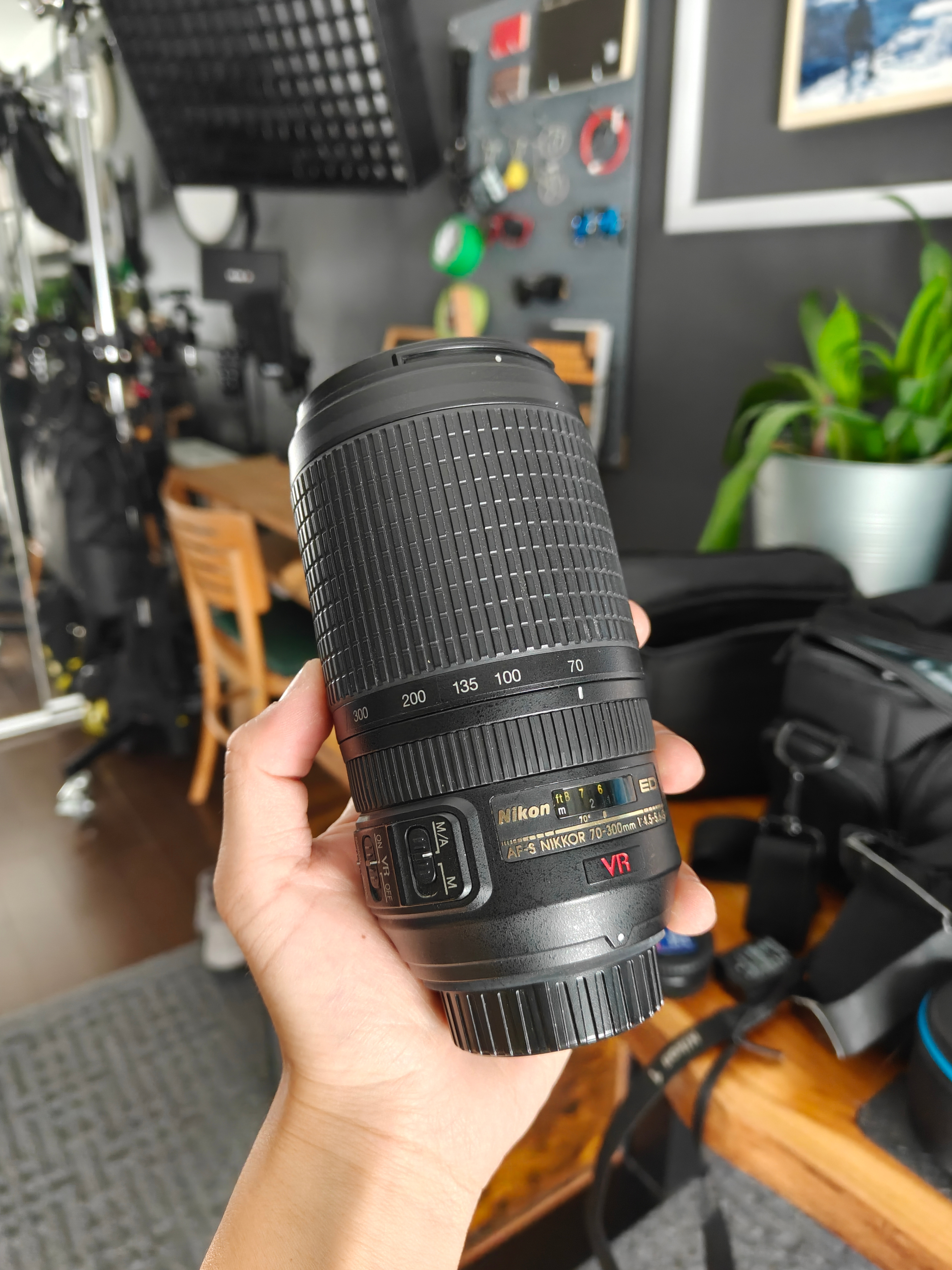 Nikon F mount AF-S VR 70-300mm F4.5-5.6 + Free Bag