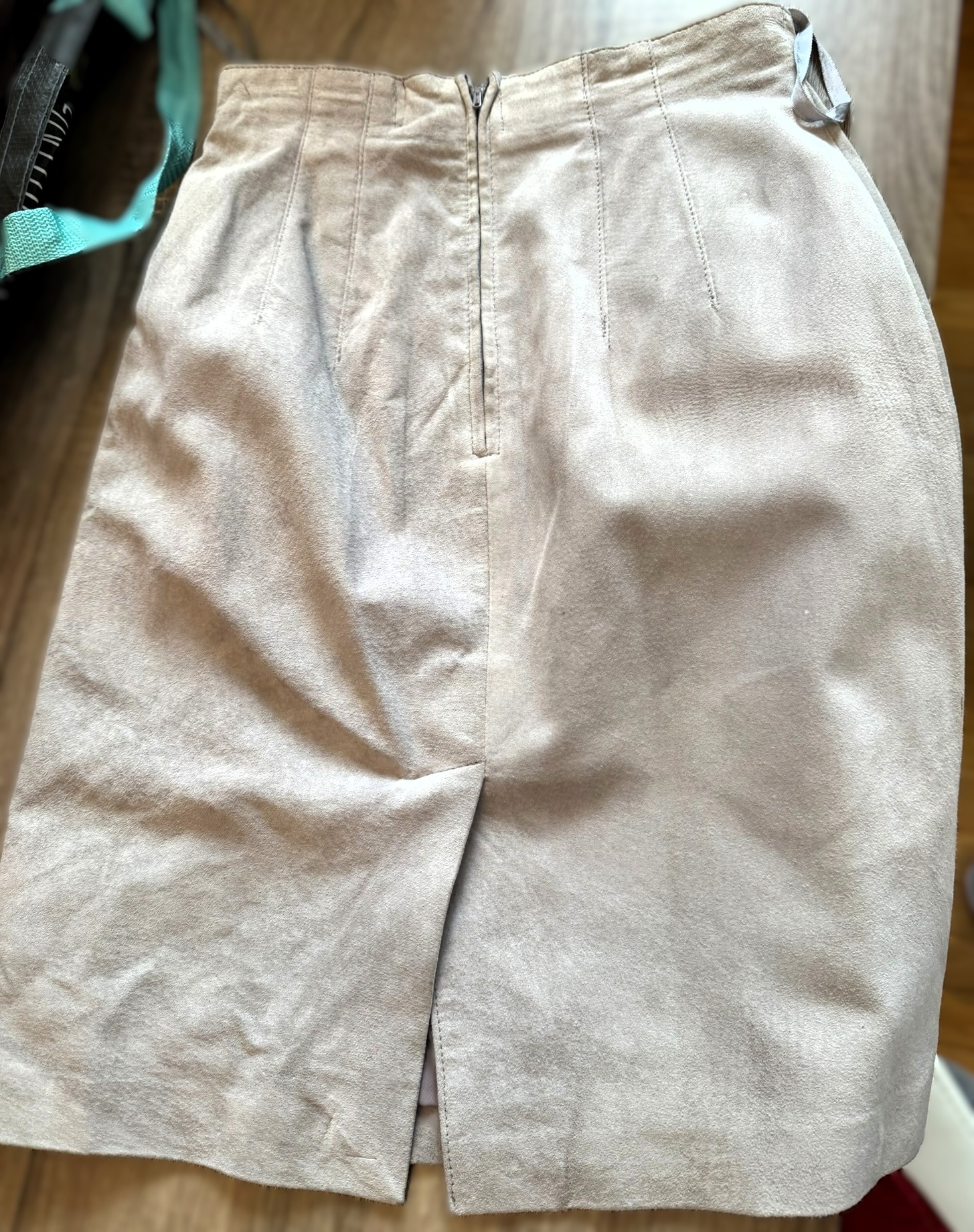 Vintage 80s Beige Suede Pencil Skirt / Jupe vintage en suède - photo 2