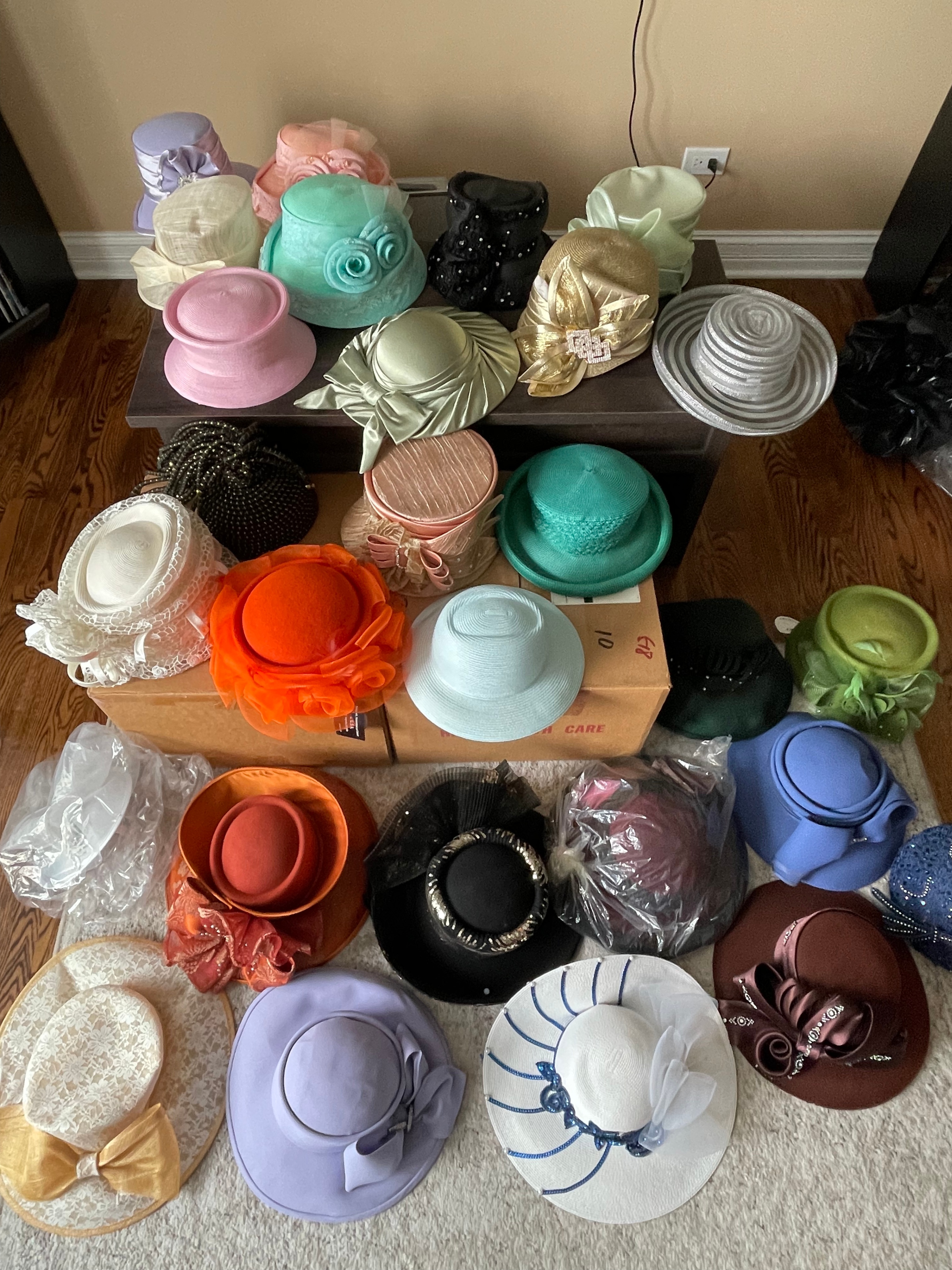 Church Hats/Women's Hand bags - photo 4
