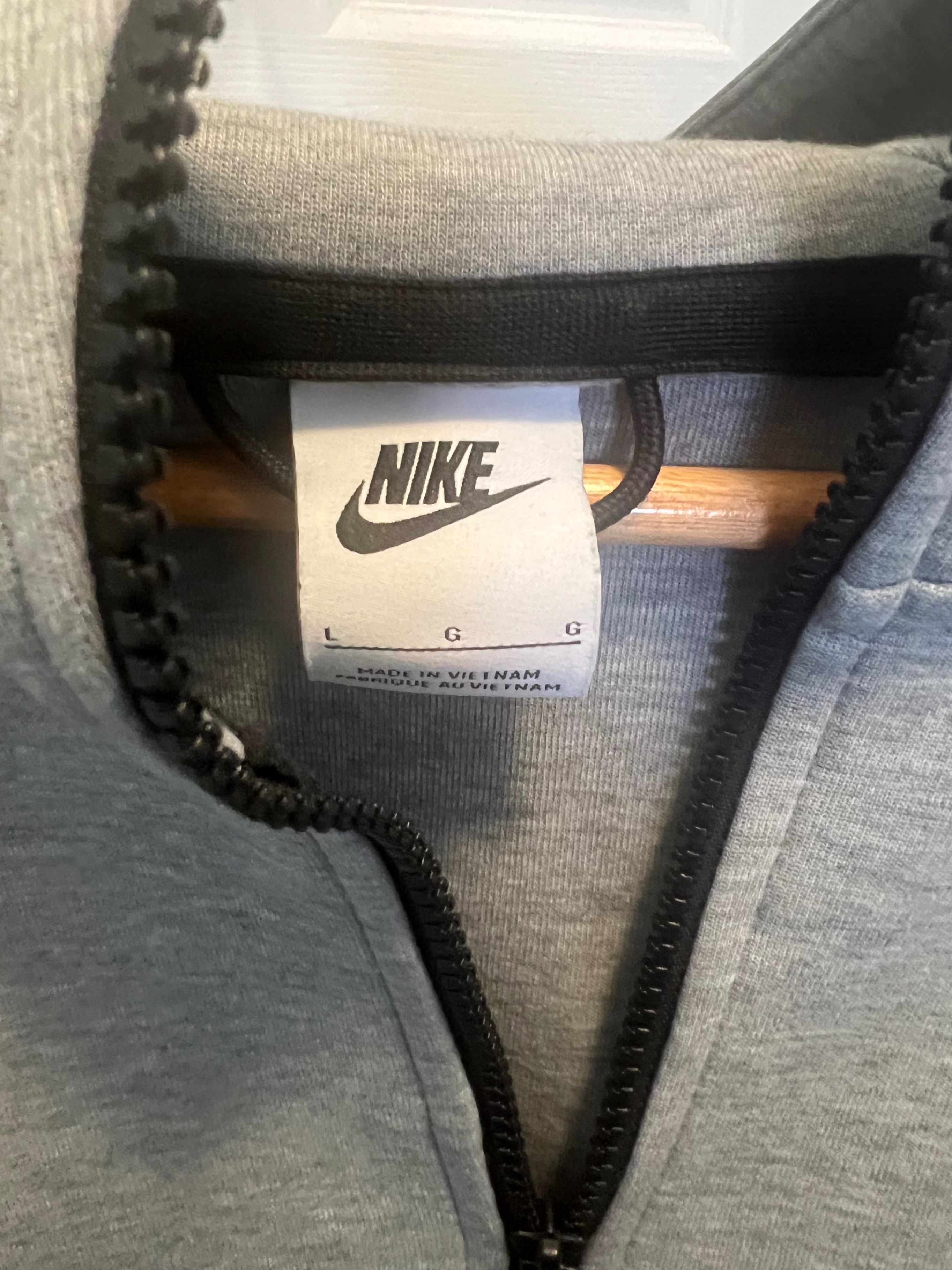 Grey Nike Tech Fleece Tracksuit – Size Large - photo 3