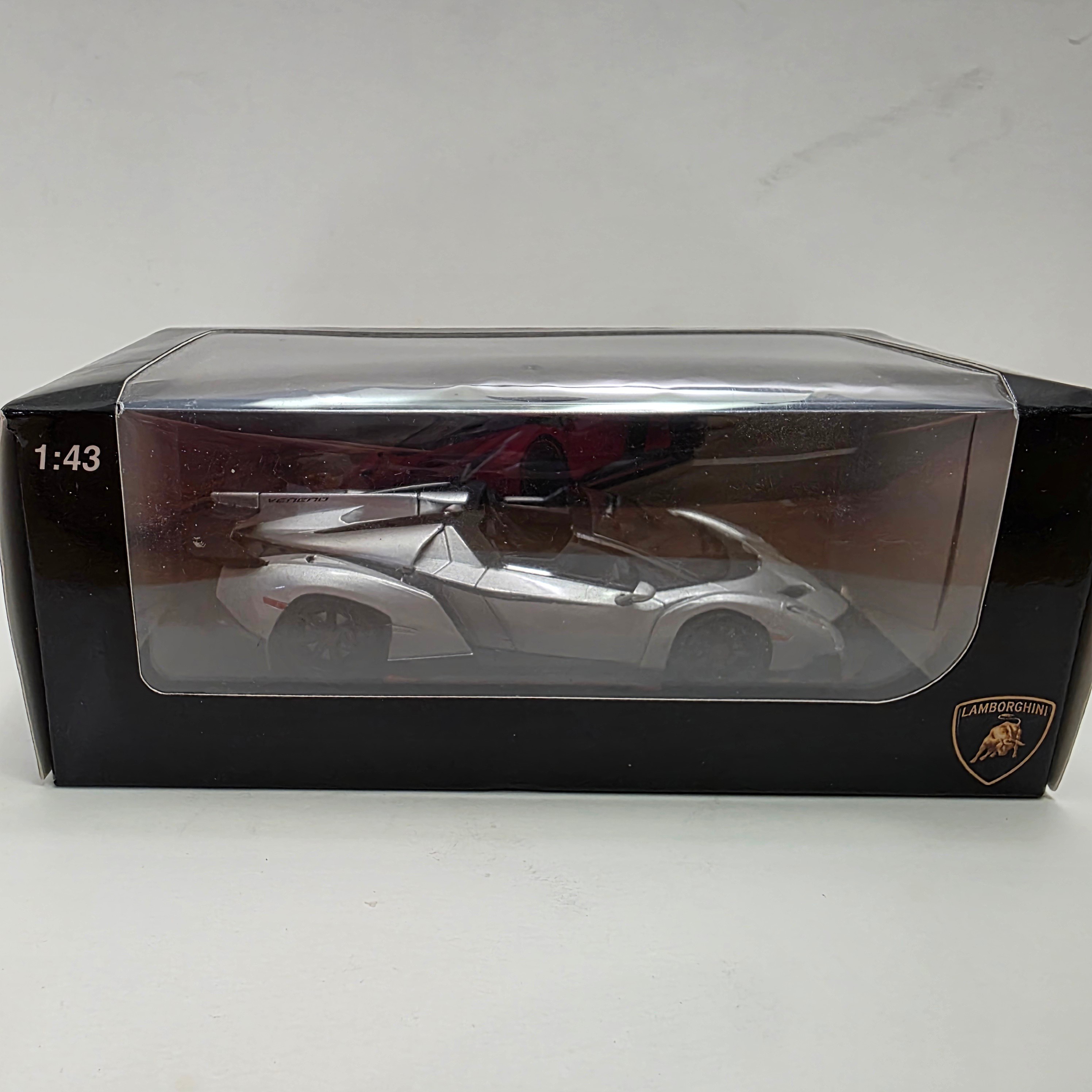 Lamborghini Veneno Roadster Die-cast Model Car 1:43 - photo 5