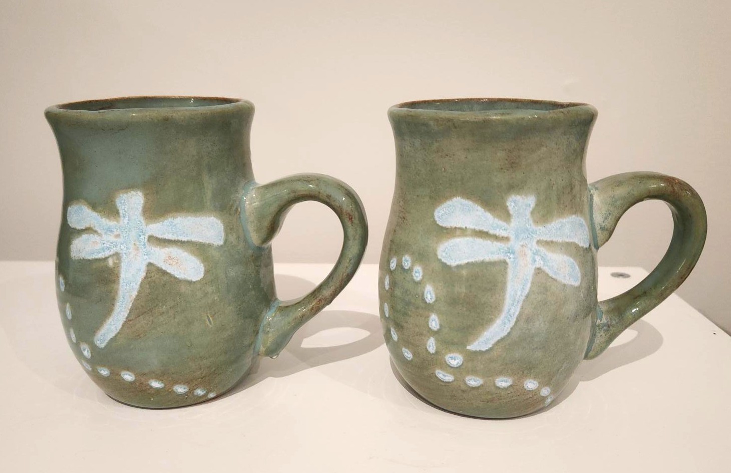 Pair of Canada-made Ceramic Mugs, Dragonfly Fly Design - photo 3