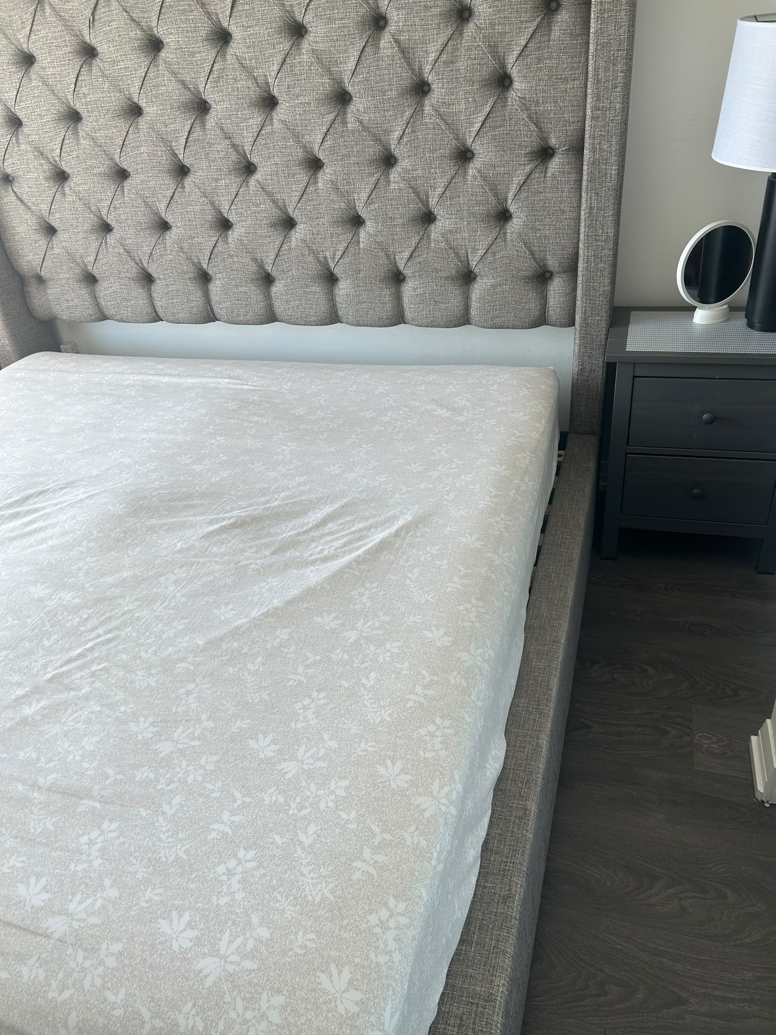King Grey Upholstered Platform Bed with Storage Drawer - photo 3