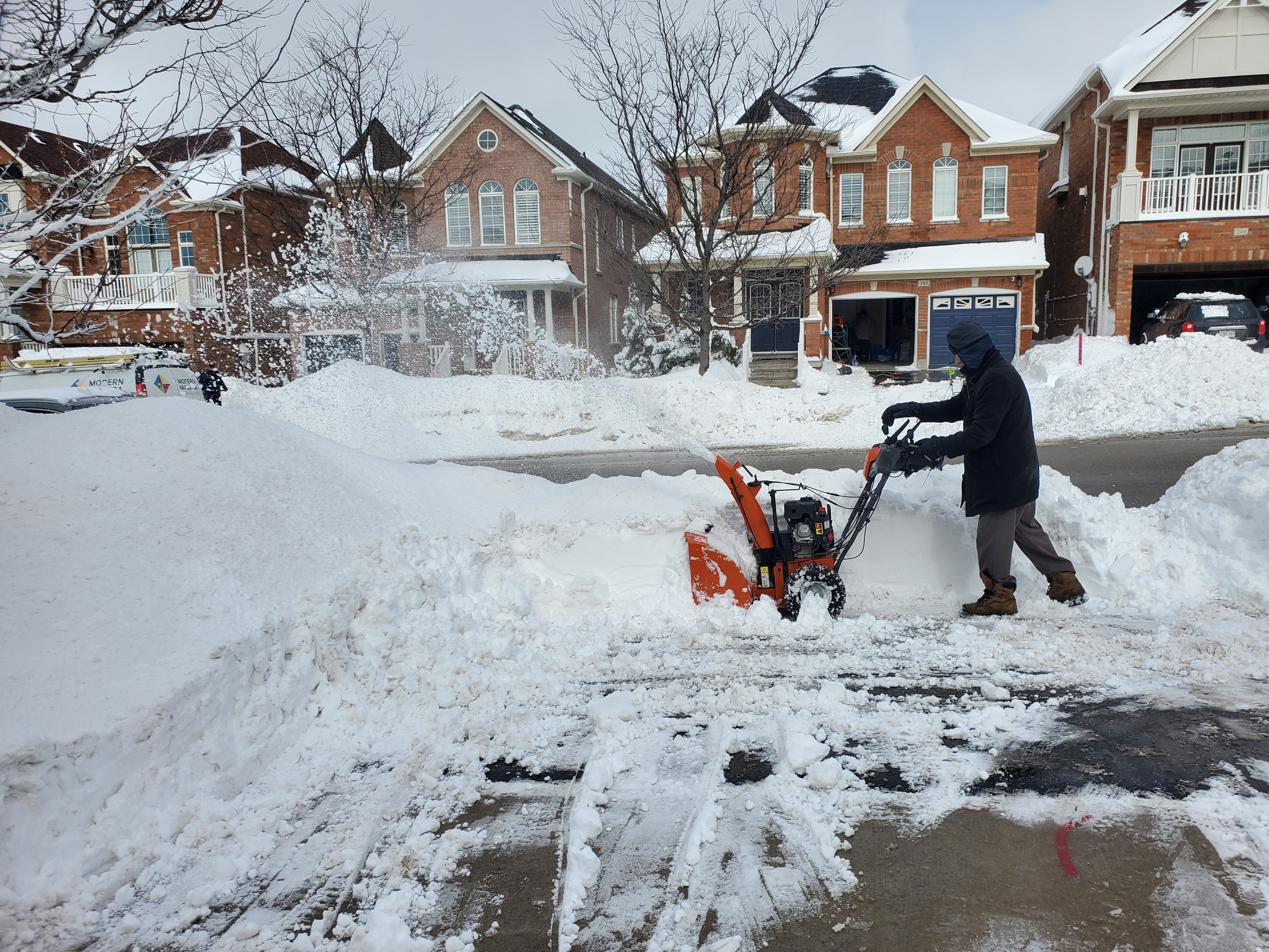 Husqvarna Snow Thrower ST 224 - photo 3