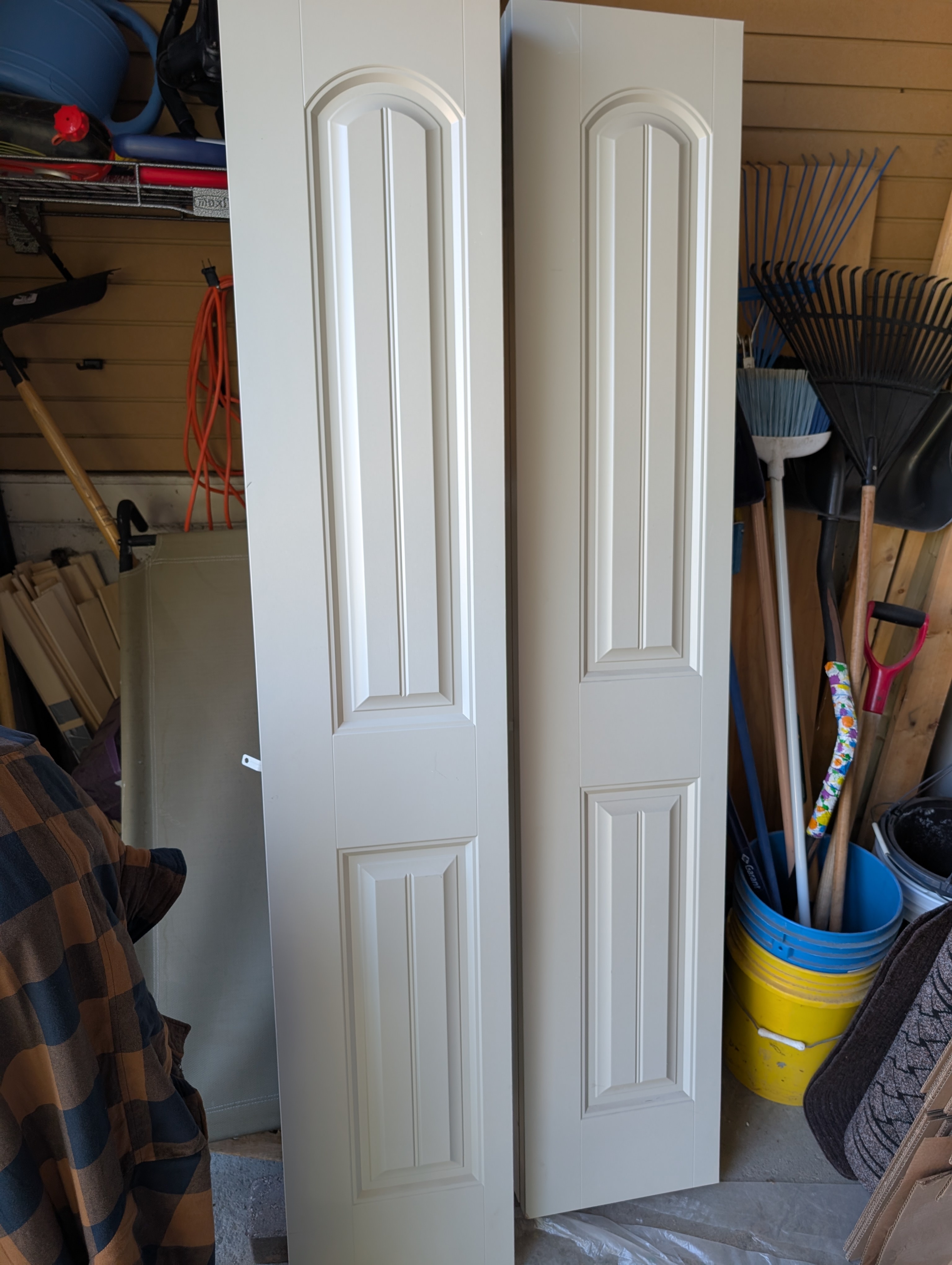 Pair of 30x80" Arch-Top Bifold Closet Doors - photo 2