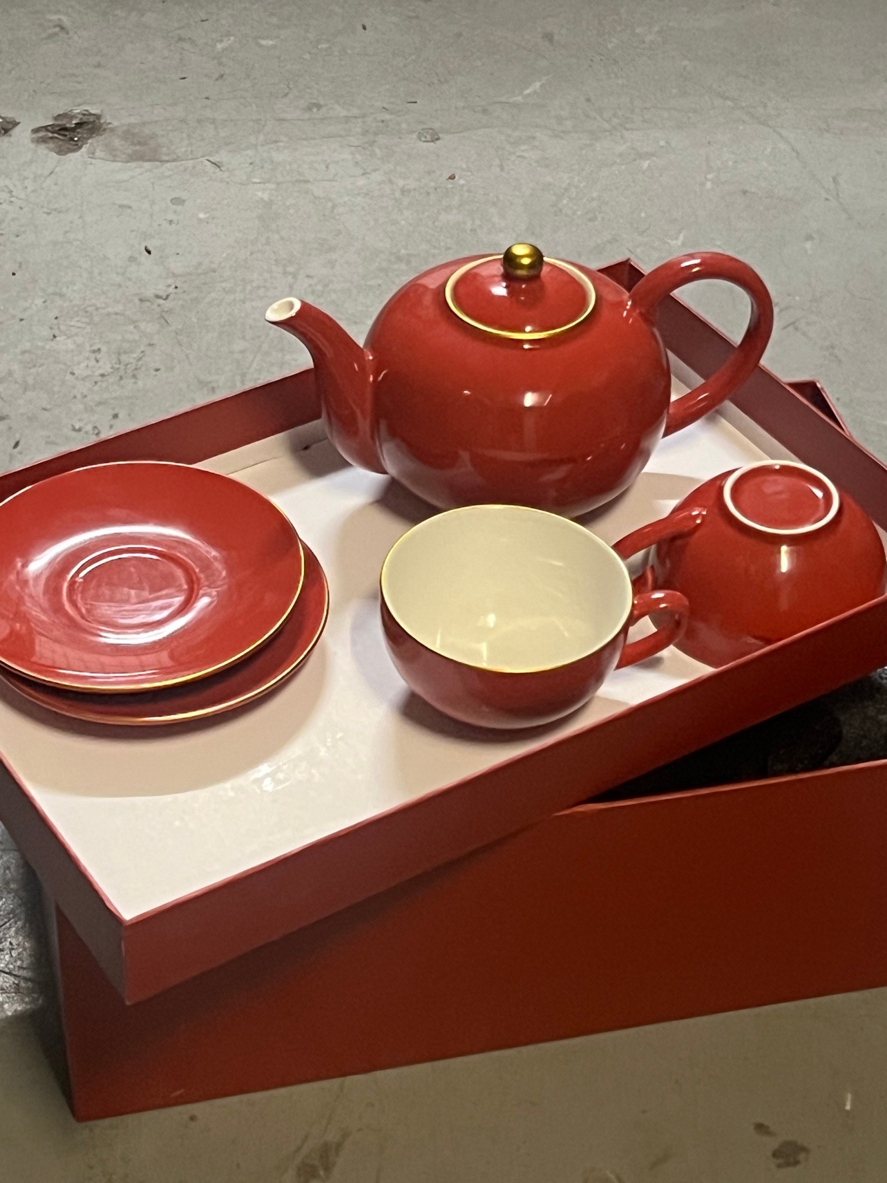 Michael Kors Red Ceramic Tea Set - Brand New in Gift Box - photo 4