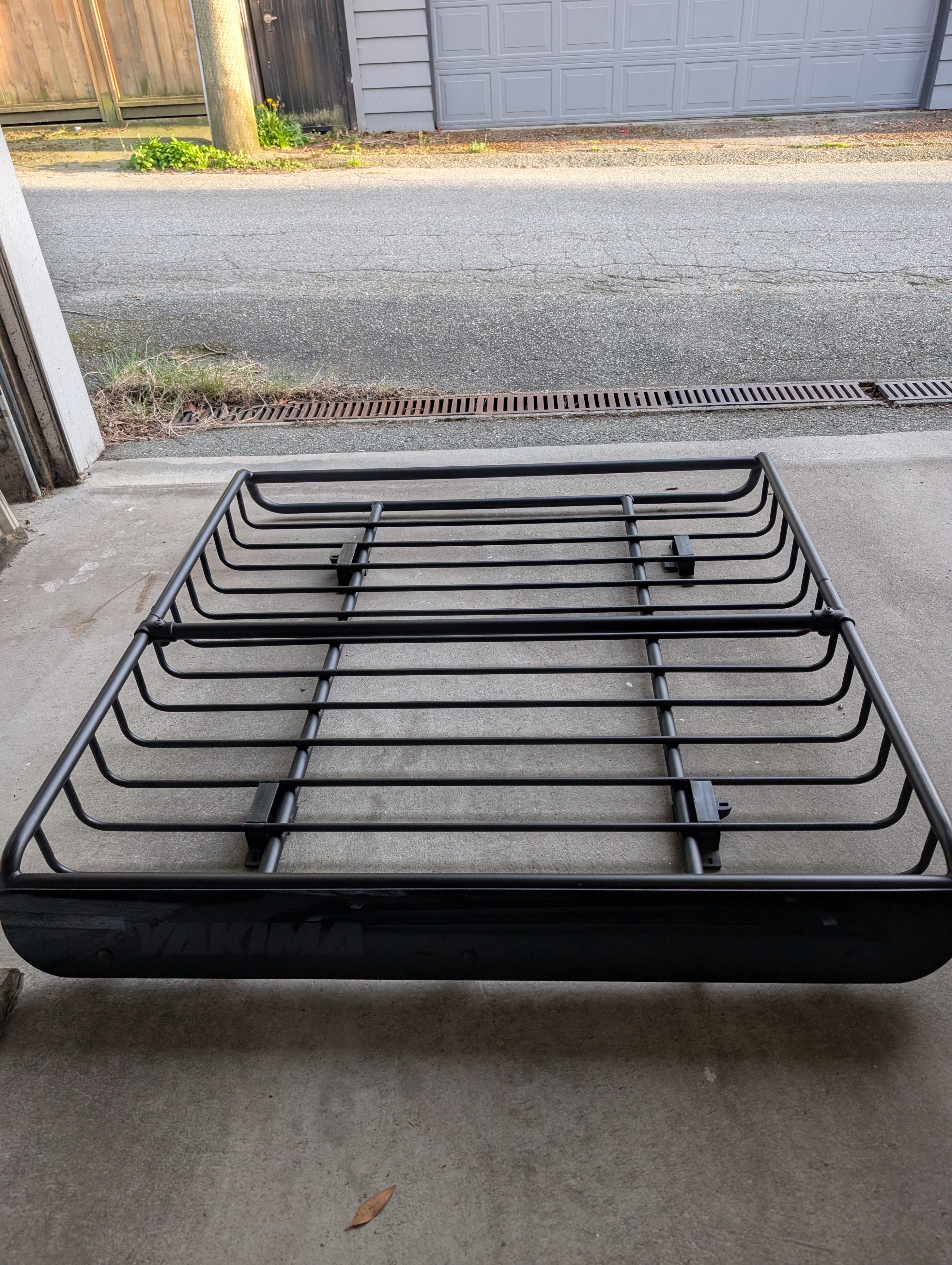 Yakima MegaWarrior Cargo Basket-Large Sized with Cross Bars $400 - photo 5