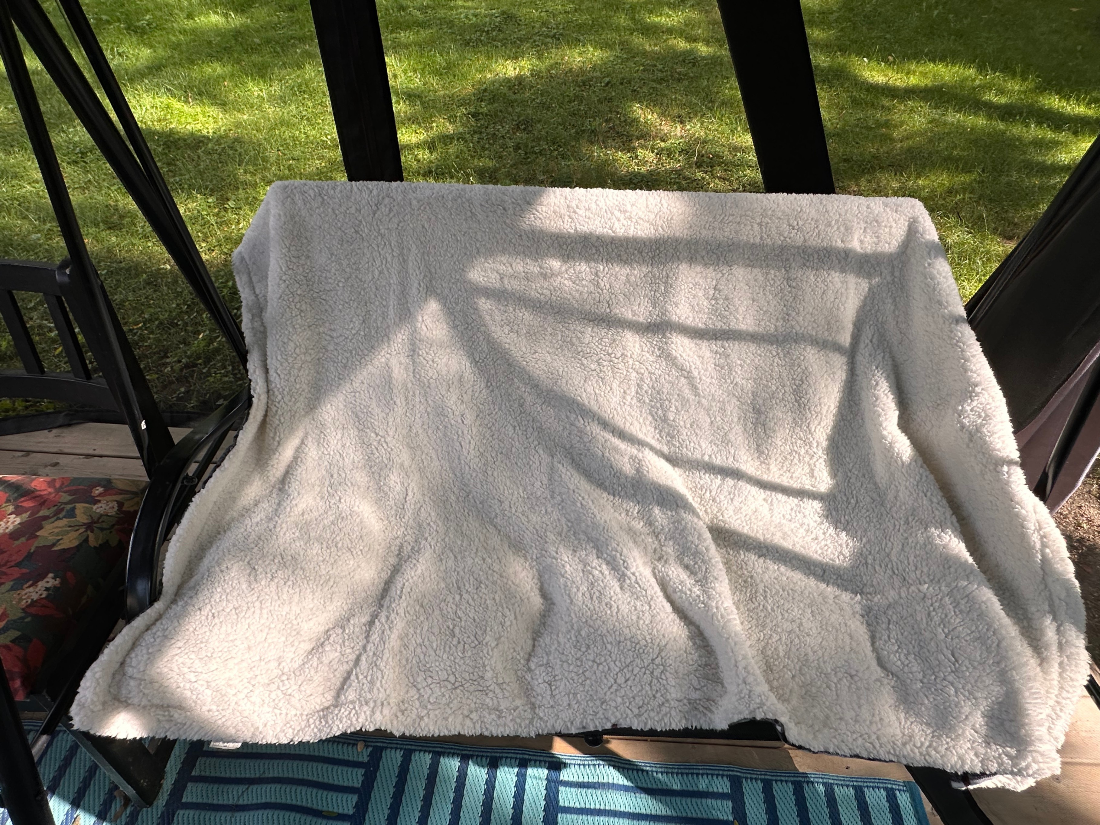 Fleece Throw Blanket • Brand New • Holiday Pattern - photo 2