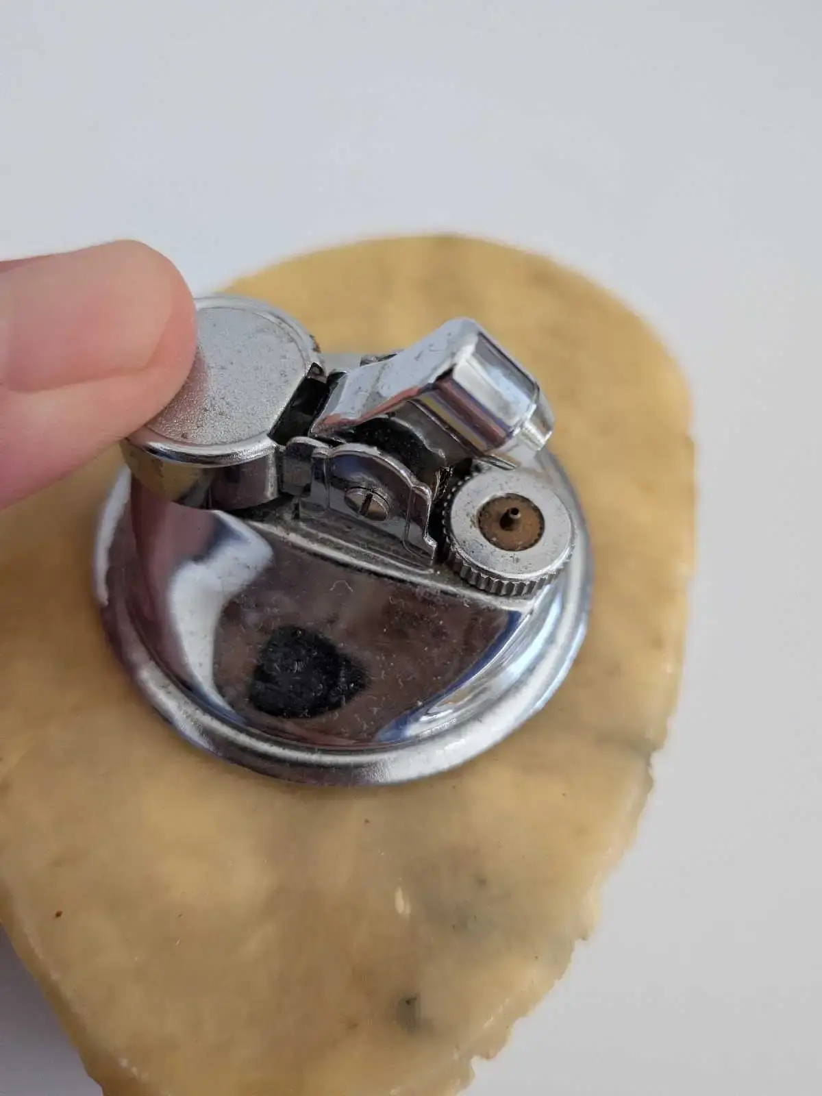 Vintage Stone Table Lighter - photo 4